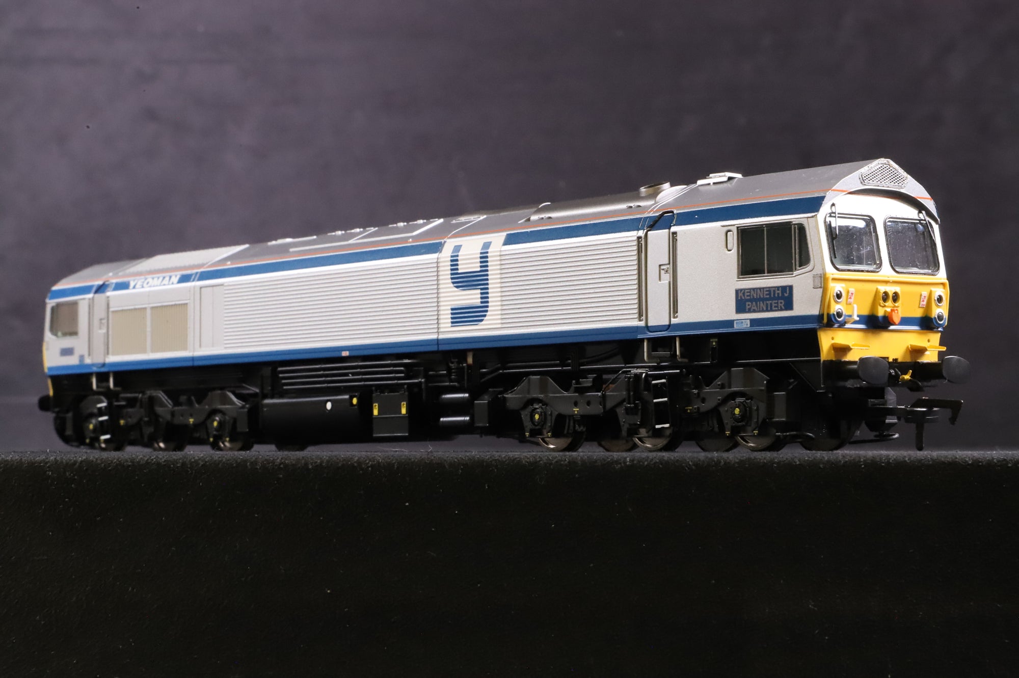 Dapol OO 4D-005-000 Class 59 59005 'Kenneth J. Painter' in Foster Yeoman Livery