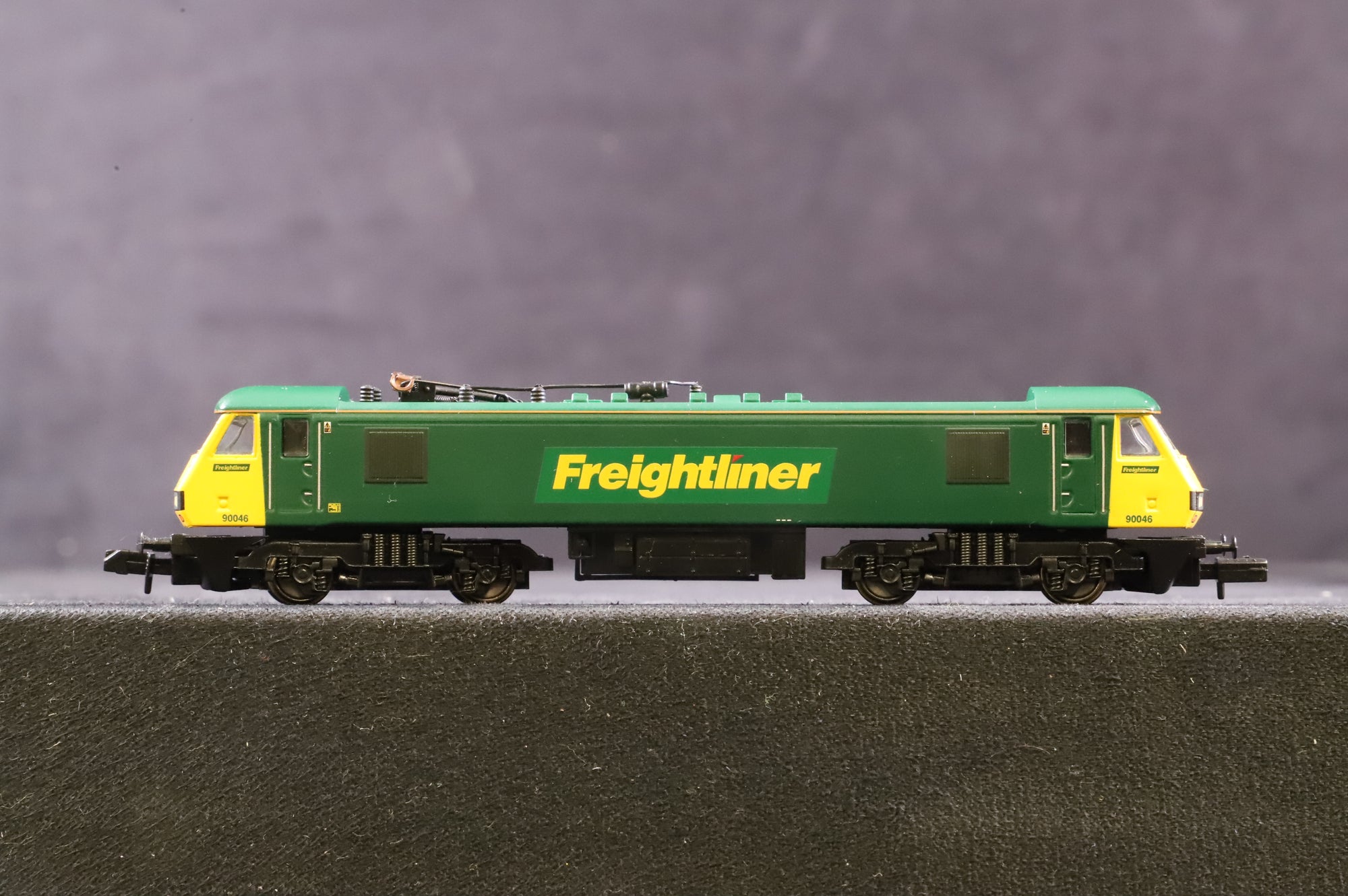 Graham Farish N Gauge 371-777 Class 90 90046 in Freightliner Livery