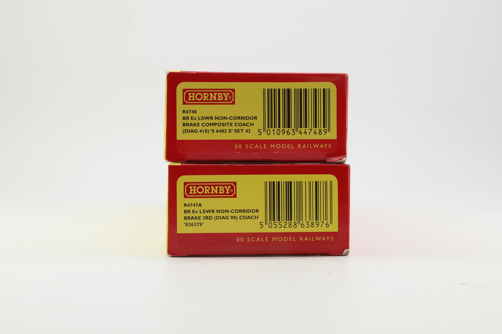 Hornby OO R4748/4748A 2x Ex-LSWR Non-Corridor Coaches in BR(S) Maroon