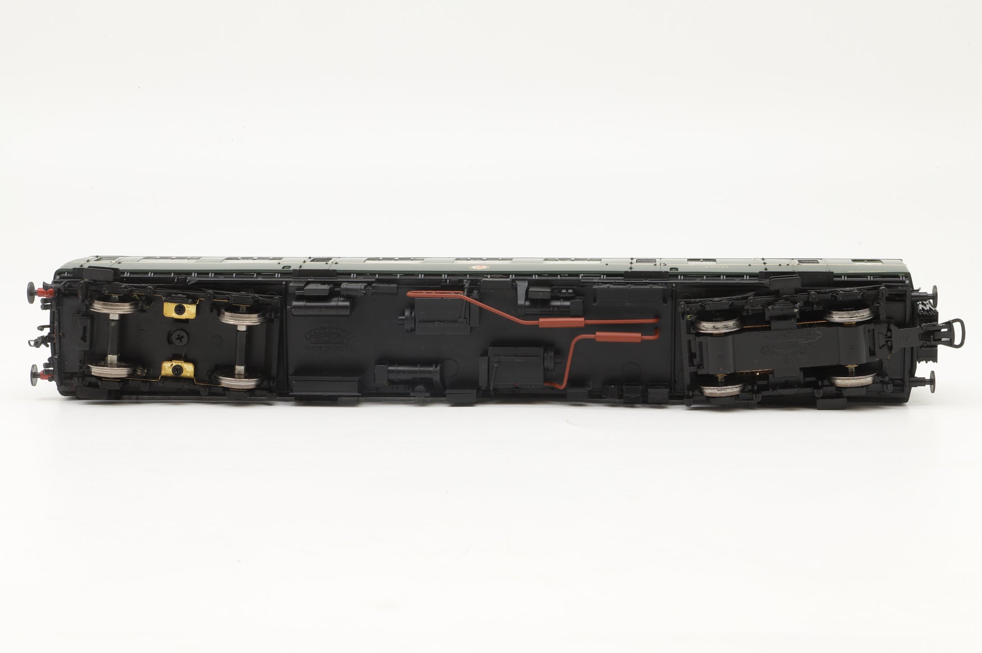 Bachmann OO 31-326 Class 105 2-Car DMU in BR Green w/ Whiskers