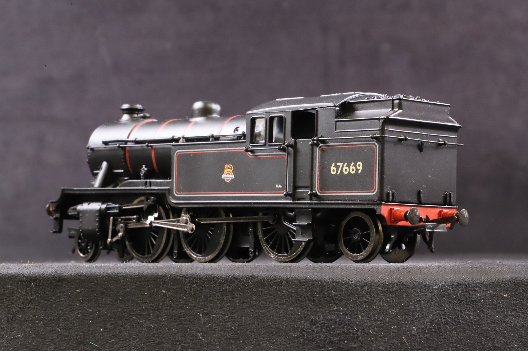 Bachmann OO 31-609A V3 Tank 67669 in Lined BR Black w/ Early Crests