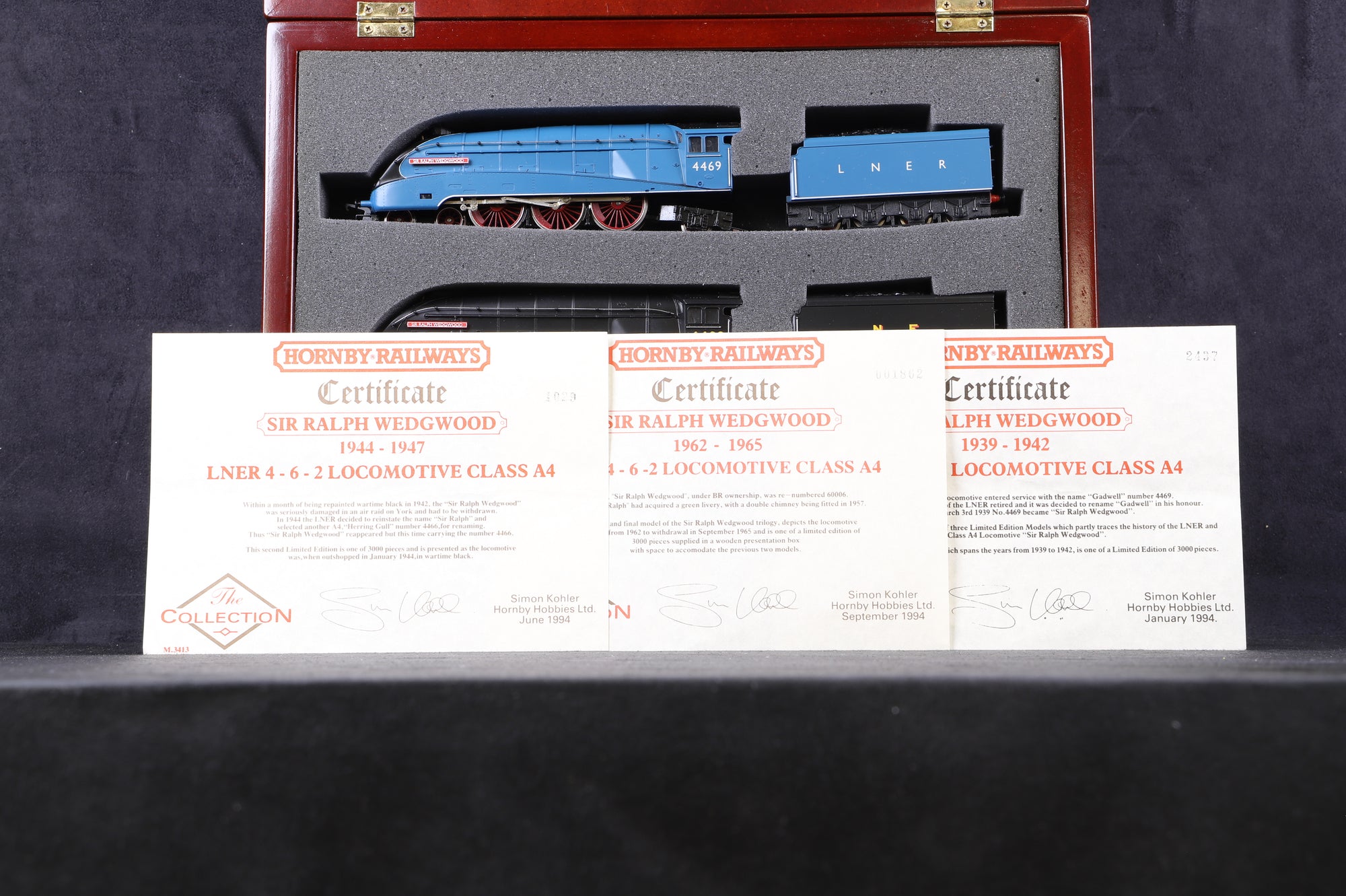 Hornby OO R353 Class A4 4-6-2 60006 "Sir Ralph Wedgewood" Triple loco pack, Ltd Ed