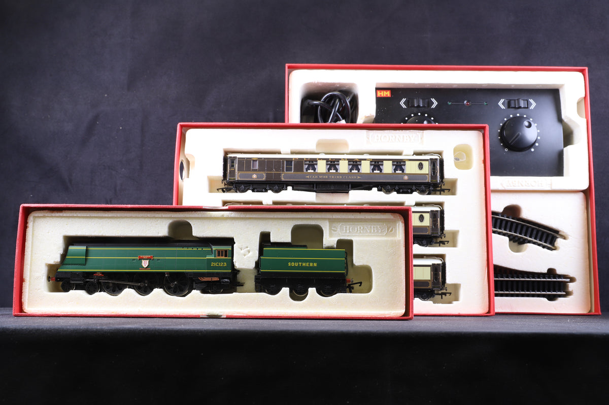 Hornby OO R1044 The Boxed Set Streamlined West Country Class 4-6-2 &#39;Blackmoor Vale&#39; SR Malachite Green &amp; 3 Pullman Cars