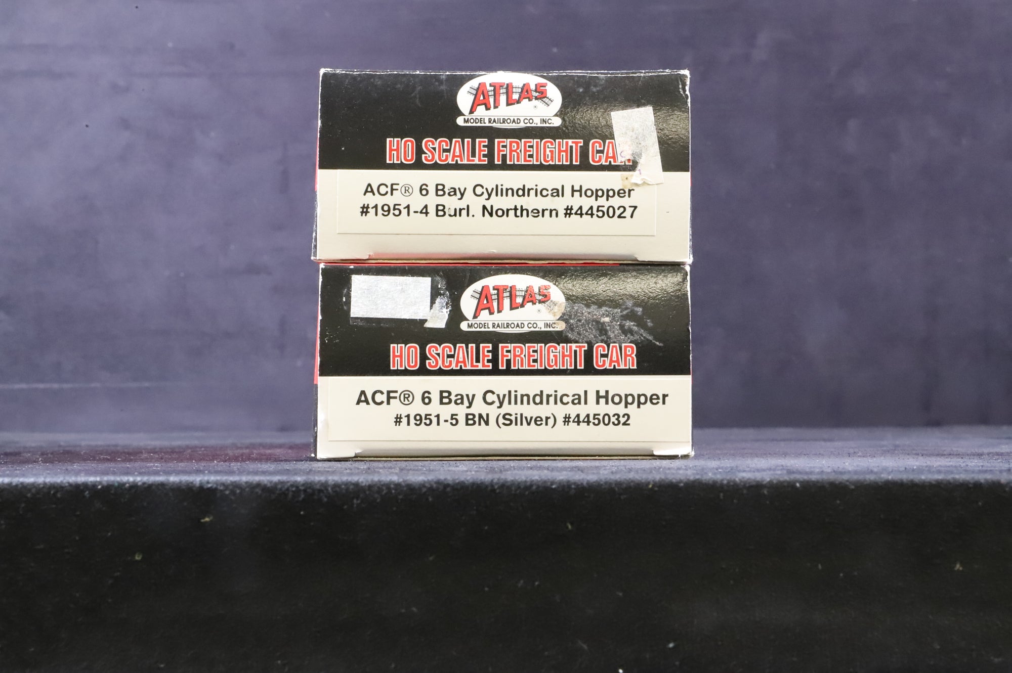 Atlas HO #1951-4/5 Pair of ACF 6 Bay Cylindrical BN Hoppers #445027/32