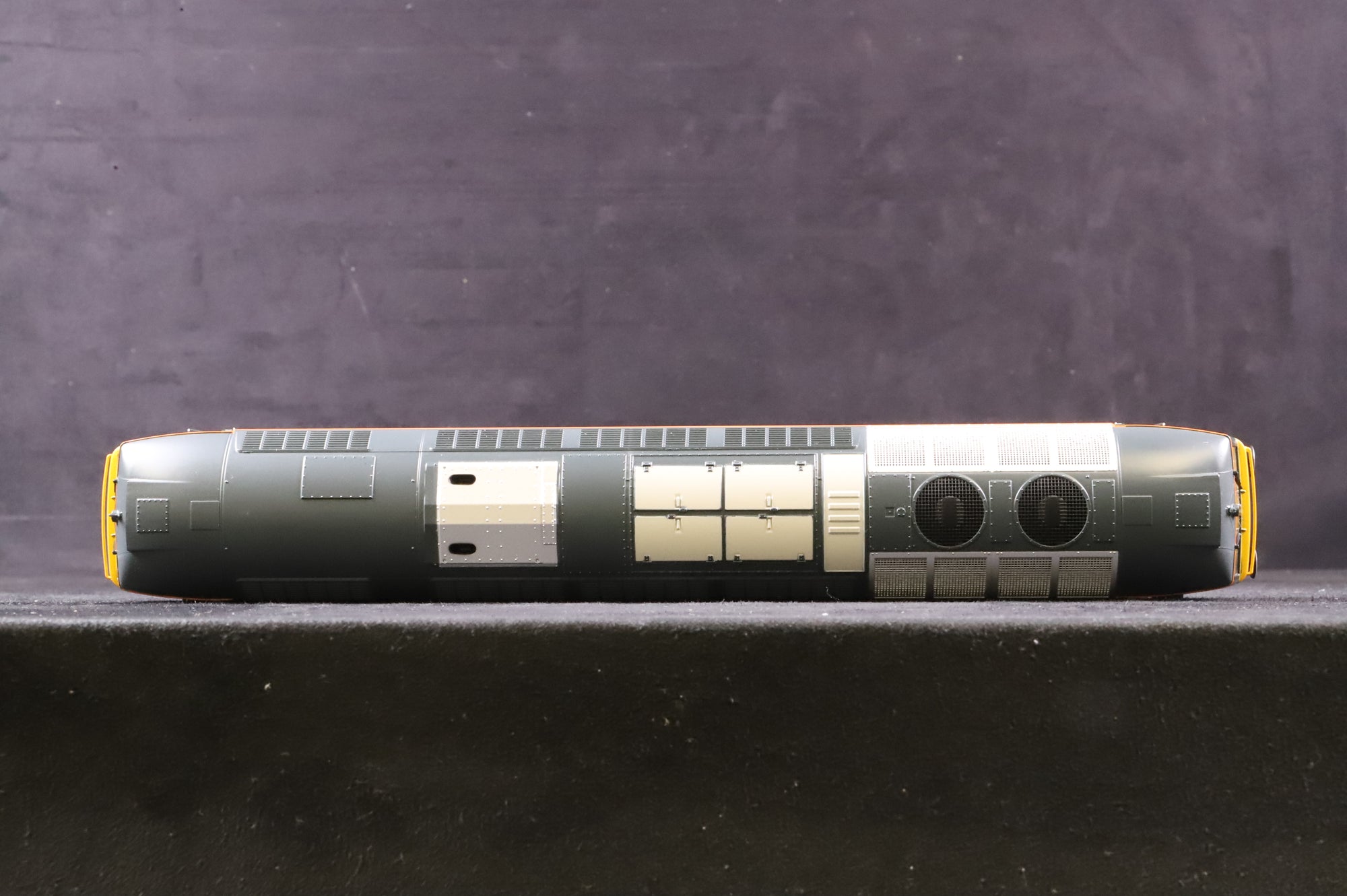 Heljan OO 5710 Class 57 '57605' 'Totnes Castle' GWR Green