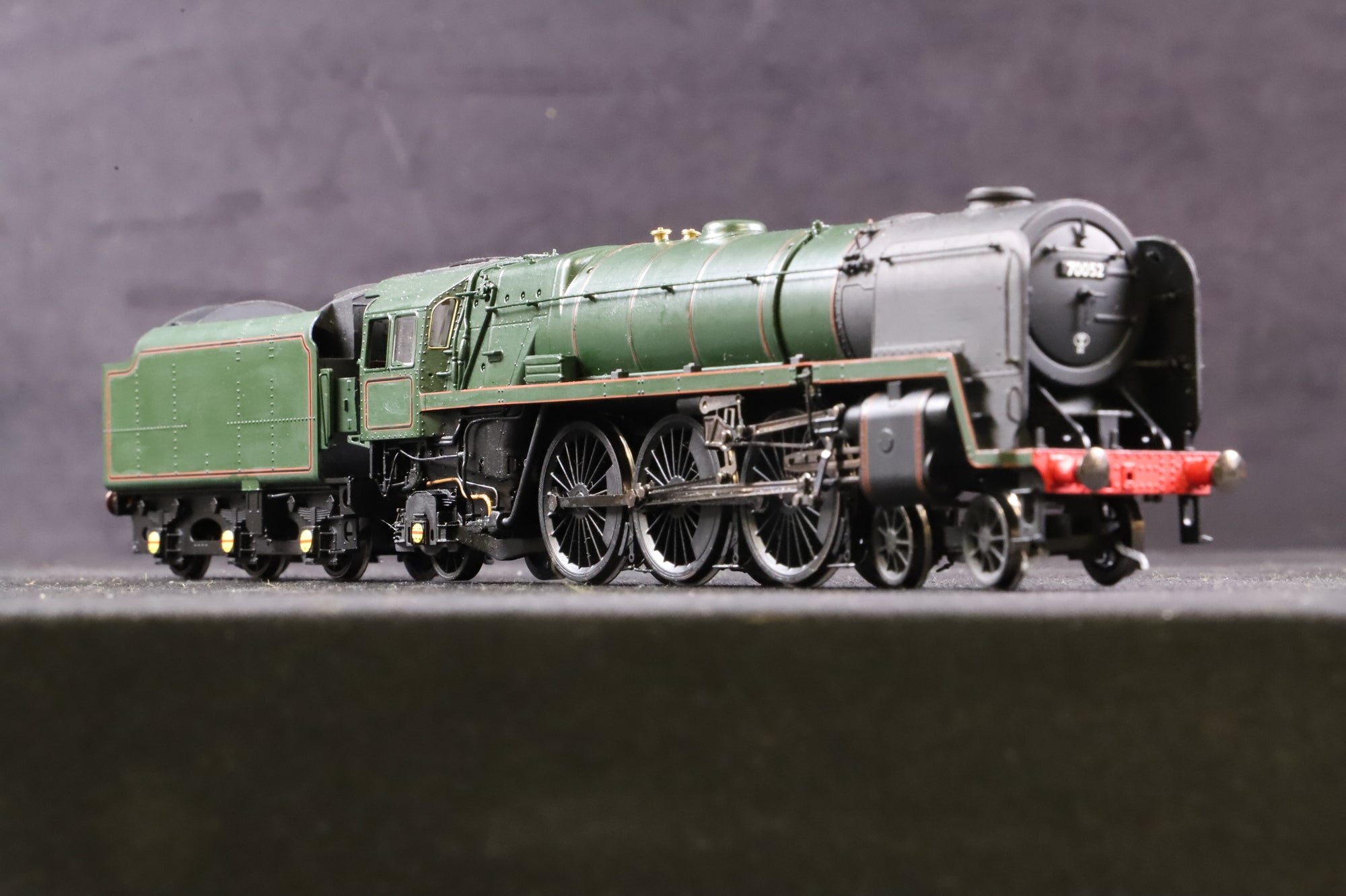 WORKSHOP Hornby R2564 Class 7MT Britannia 70052 'Firth of Tay' in BR Green - Denamed & Denumbered