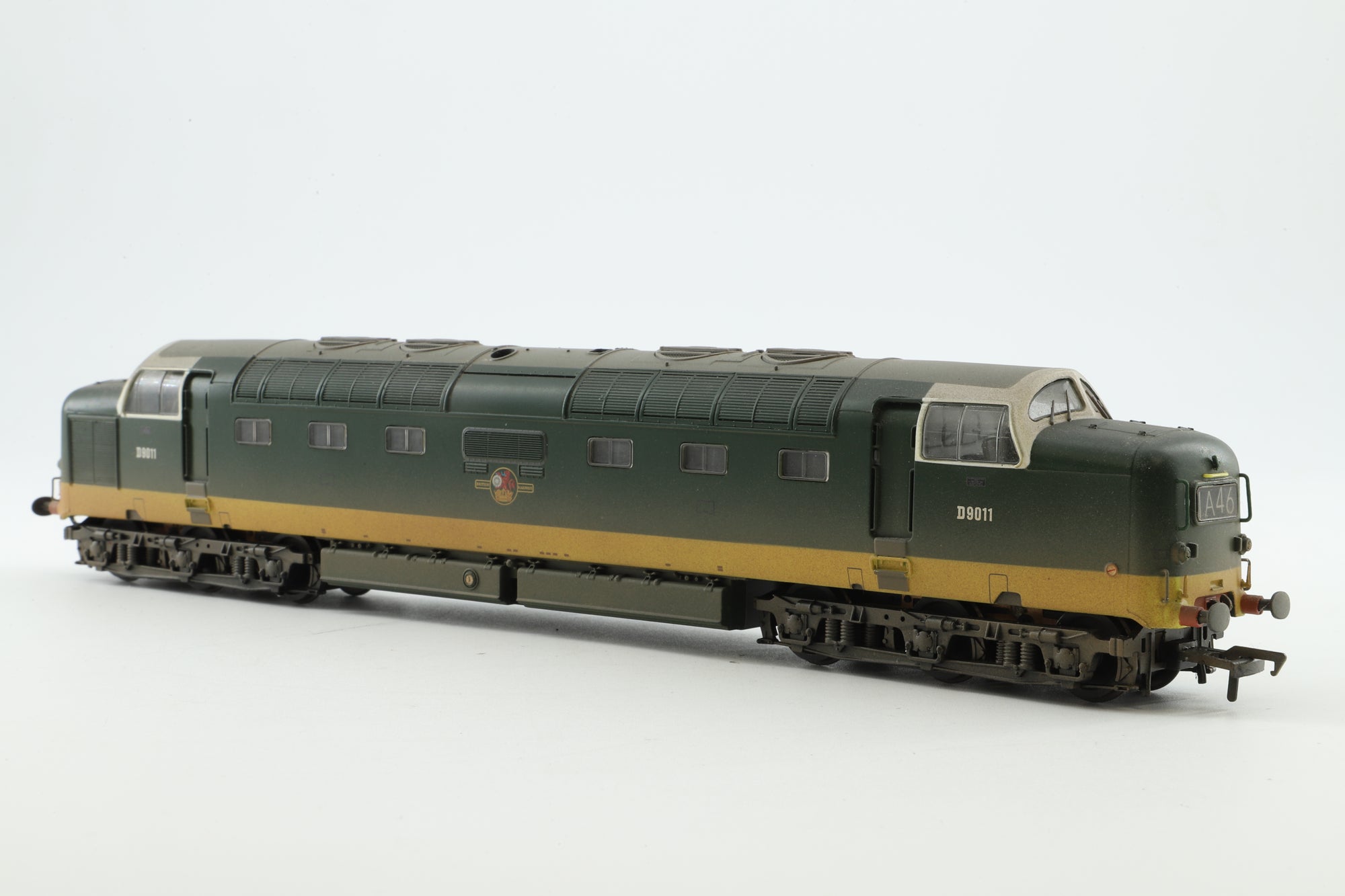 Bachmann OO 32-529B Class 55 Diesel 'D9011' BR Two Tone Green, Weathered, DCC Fitted