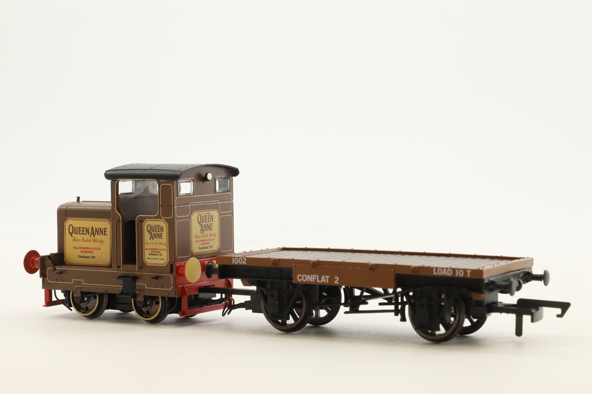 Hornby OO R3707 Ruston & Hornsby 48DS & Flatbed Wagon Longmore Distillery