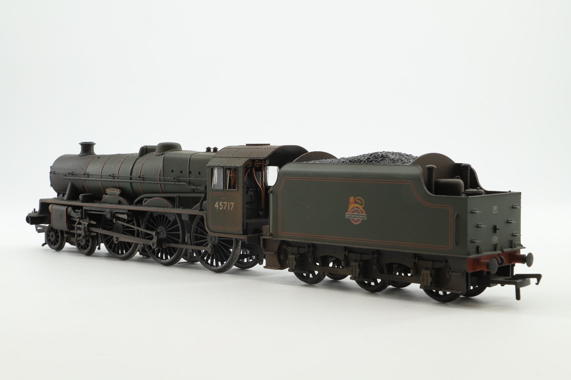 Bachmann OO Jubilee Class 45717 'Dauntless' in Lined BR Green w/ Early Crests - DCC Sound & Weathered