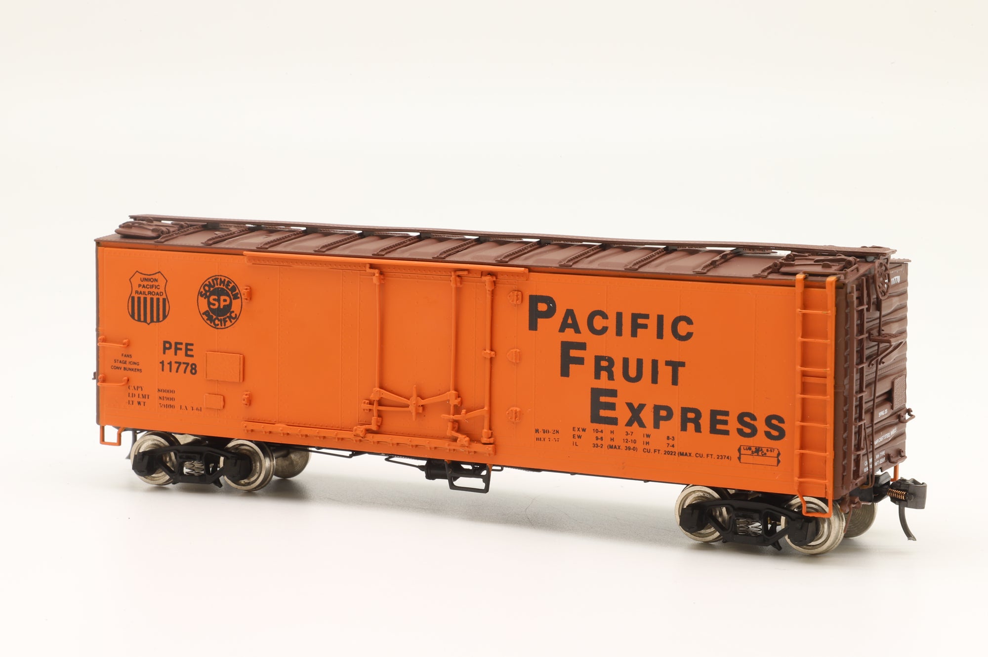 Challenger Imports Ltd HO 2060.1 PFE Class R40-28 Ice Refrigerator Car, Factory Painted Brass