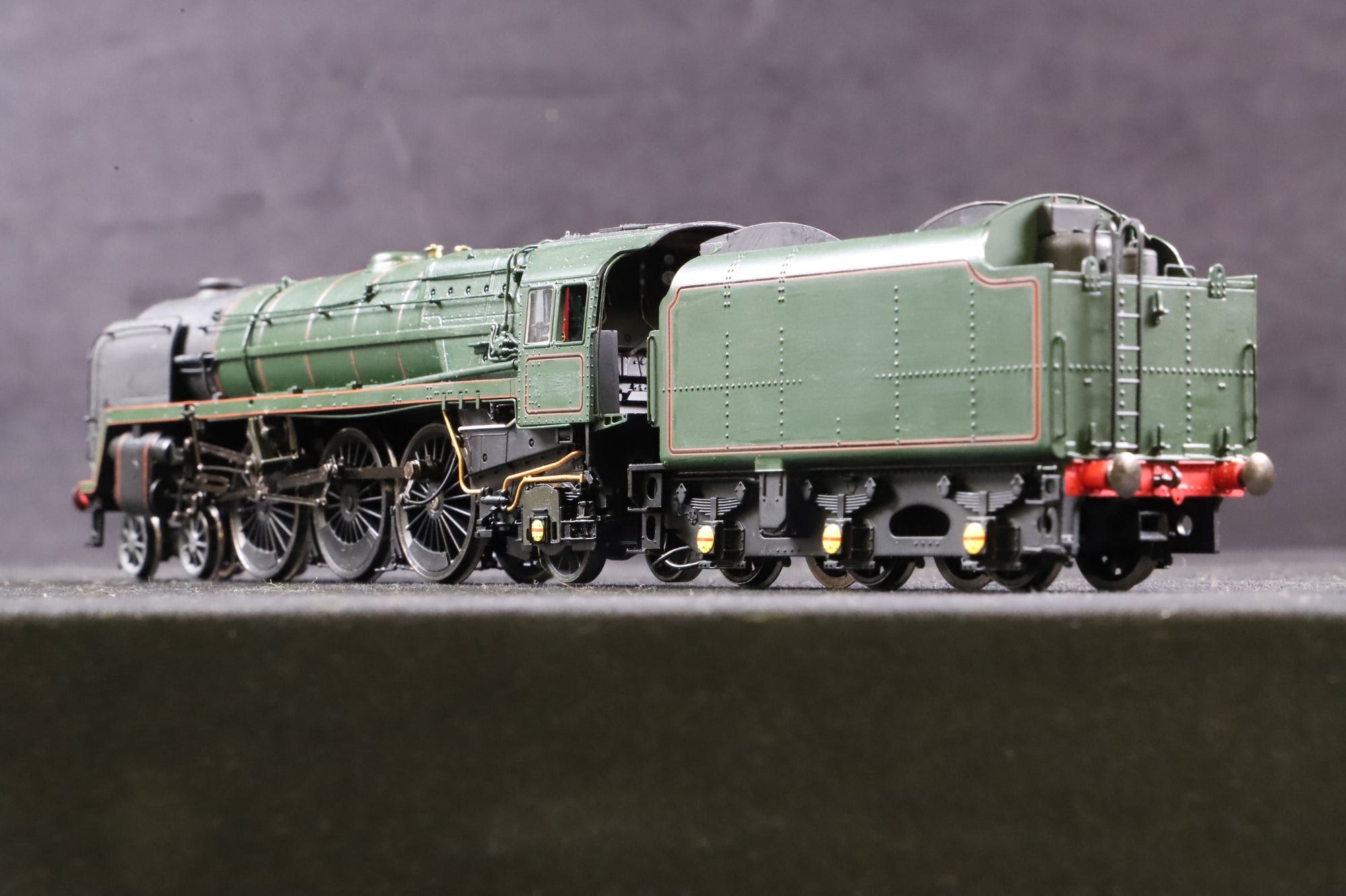 WORKSHOP Hornby R2564 Class 7MT Britannia 70052 'Firth of Tay' in BR Green - Denamed & Denumbered