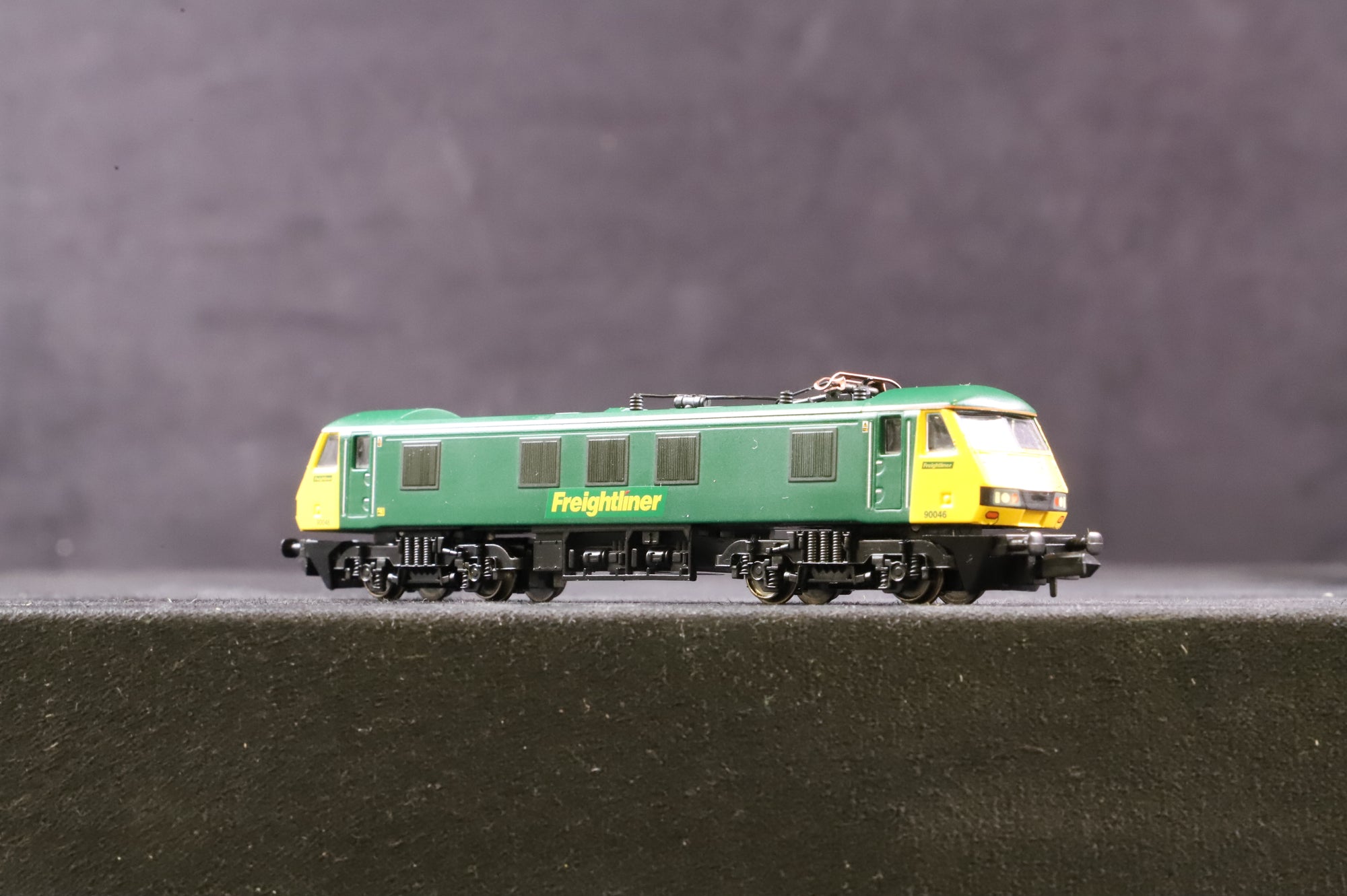 Graham Farish N Gauge 371-777 Class 90 90046 in Freightliner Livery