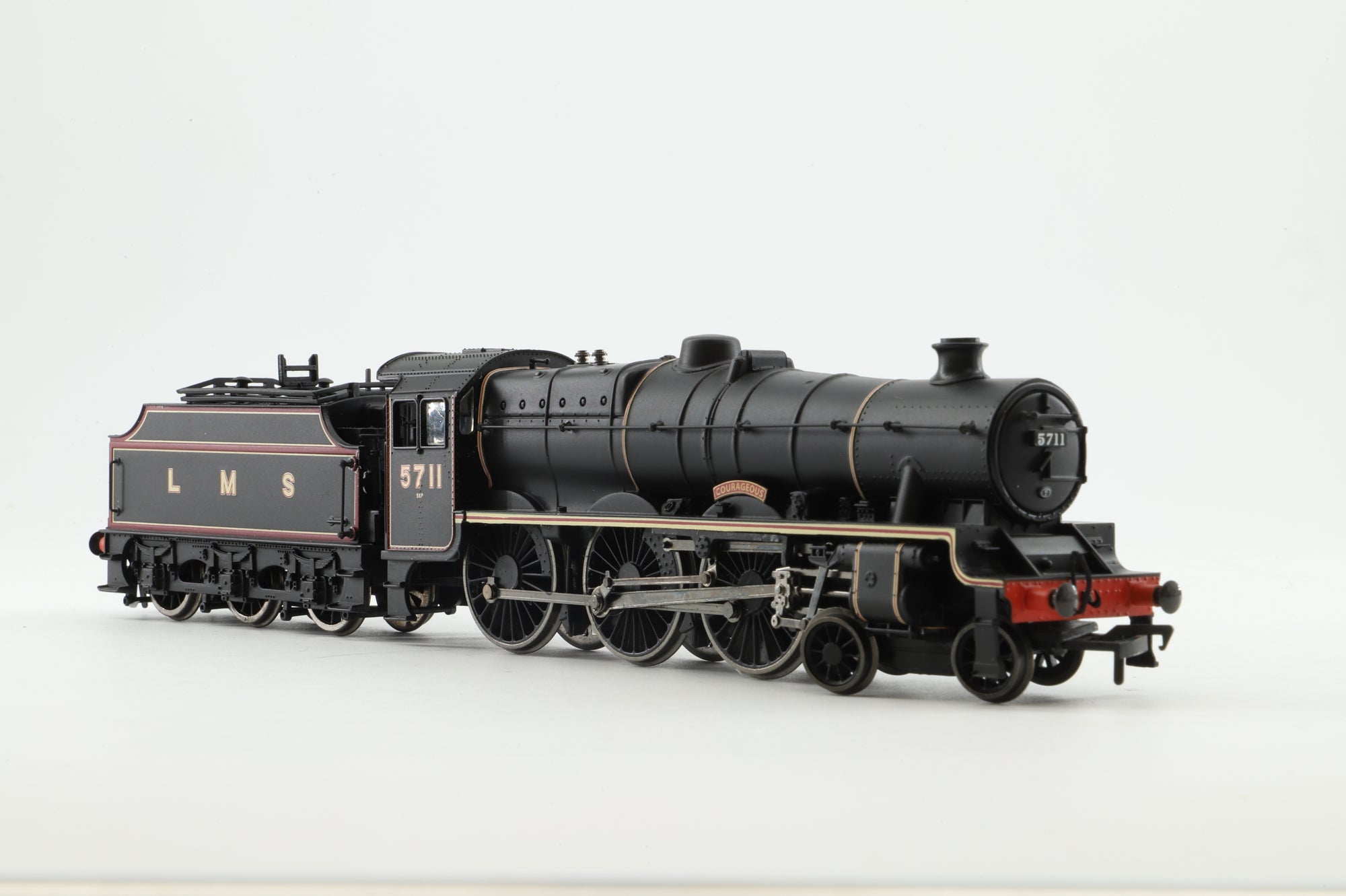 Bachmann OO 31-159 Jubilee Class 5711 'Courageous' in Lined LMS Black