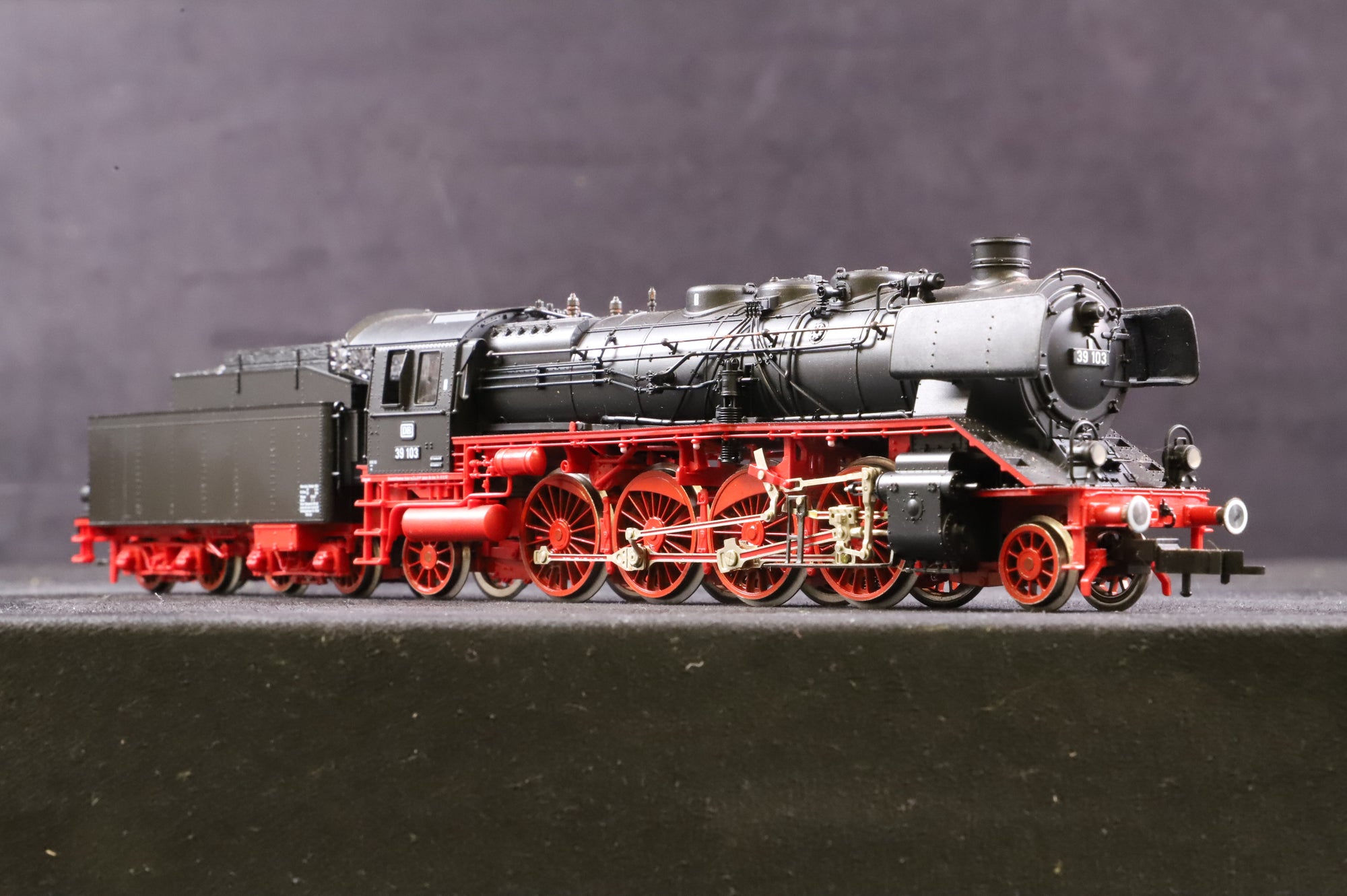 Fleischmann HO 4138 BR 39 39103 in DB Black/Red