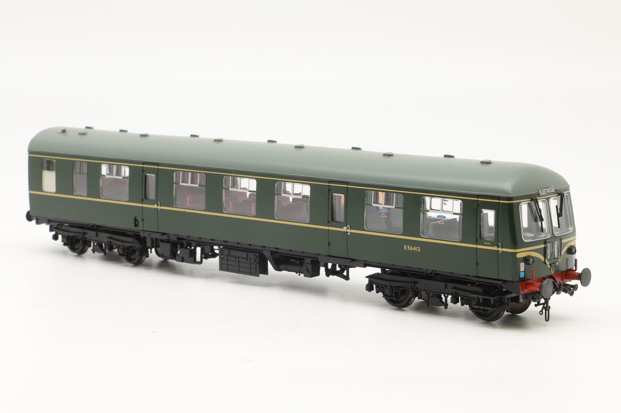 Bachmann OO 31-326 Class 105 2-Car DMU in BR Green w/ Whiskers