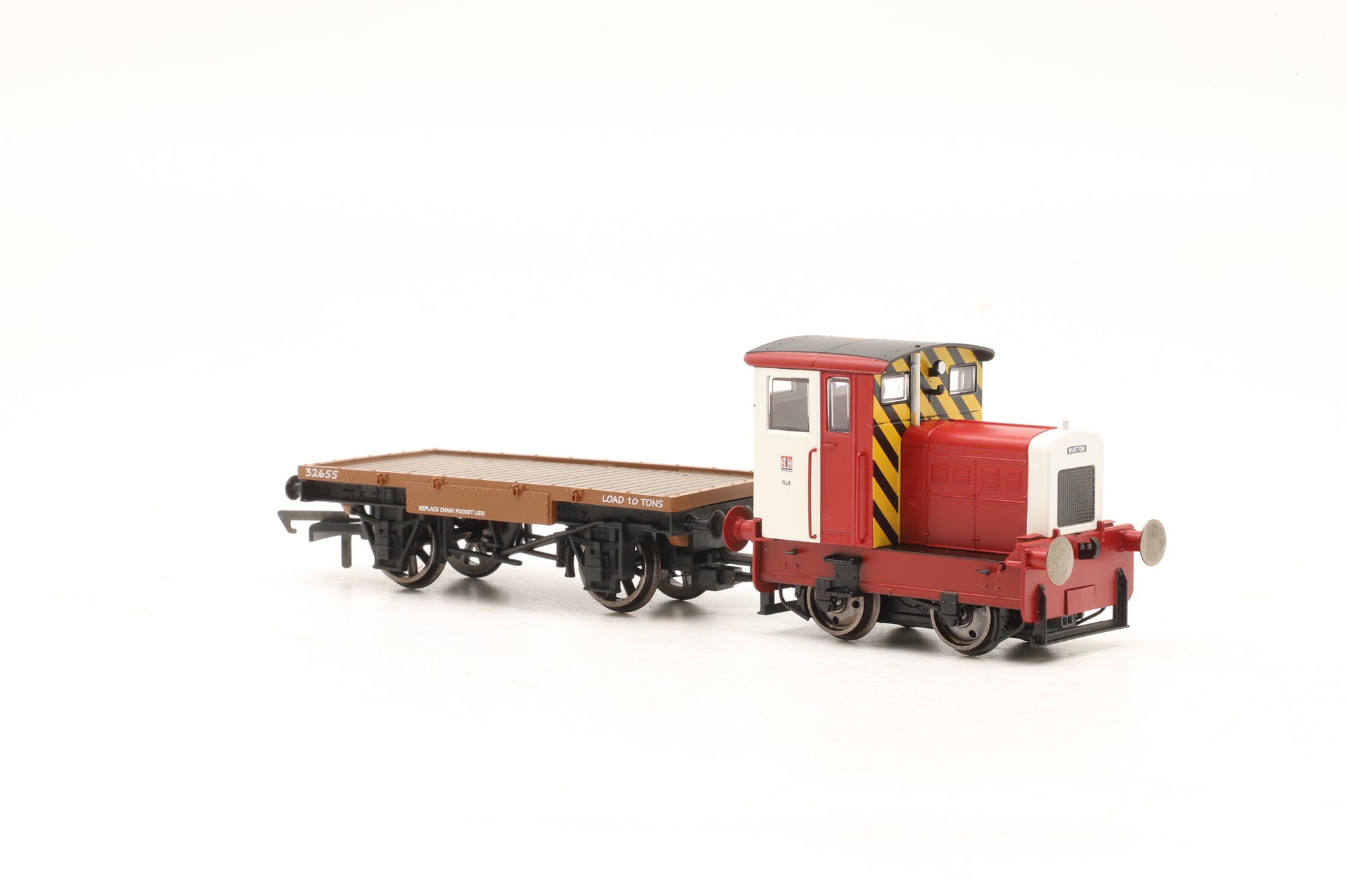 Hornby OO R3705 Ruston & Hornsby 48DS & Flatbed Wagon John Dewar & Sons