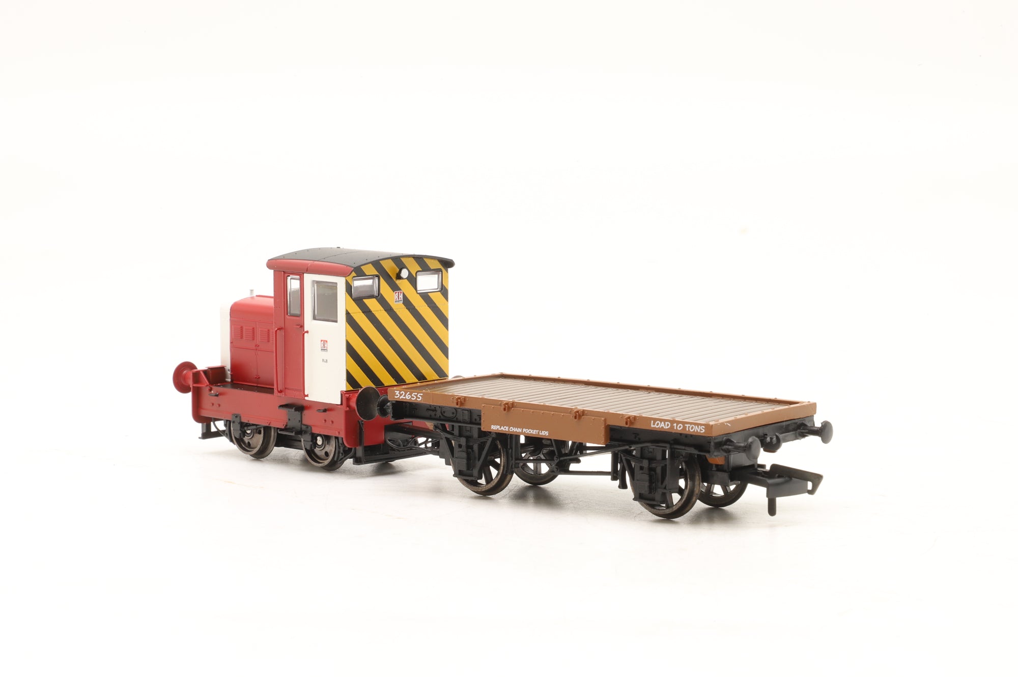 Hornby OO R3705 Ruston & Hornsby 48DS & Flatbed Wagon John Dewar & Sons