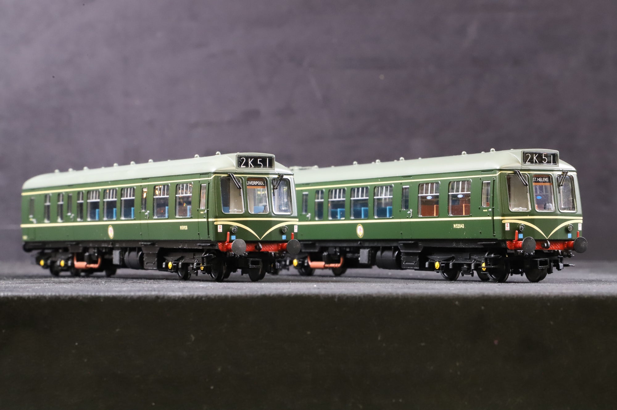 Bachmann OO 32-900A Class 108 2-Car DMU BR Green w/Speed Whiskers