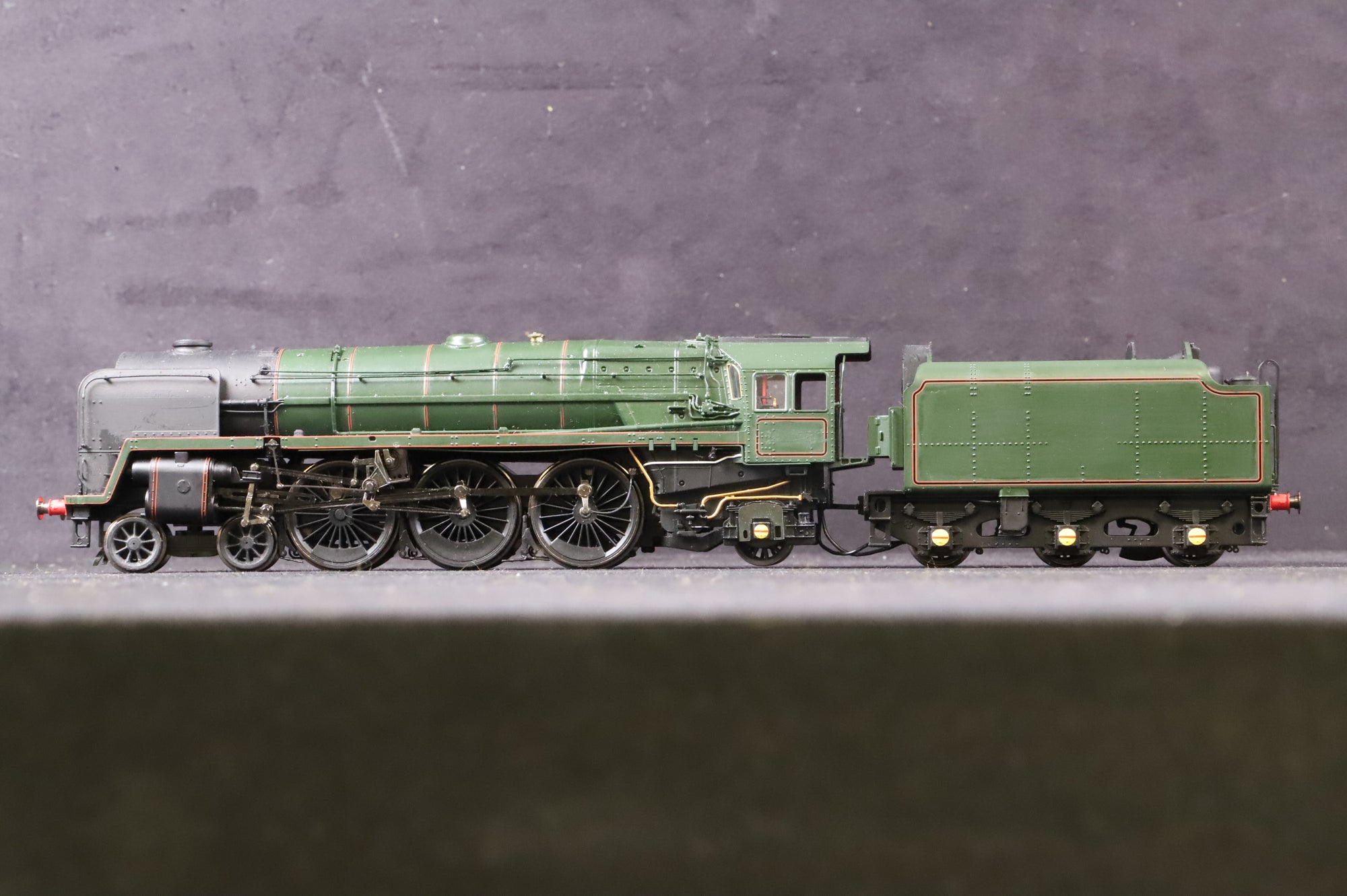WORKSHOP Hornby R2564 Class 7MT Britannia 70052 'Firth of Tay' in BR Green - Denamed & Denumbered
