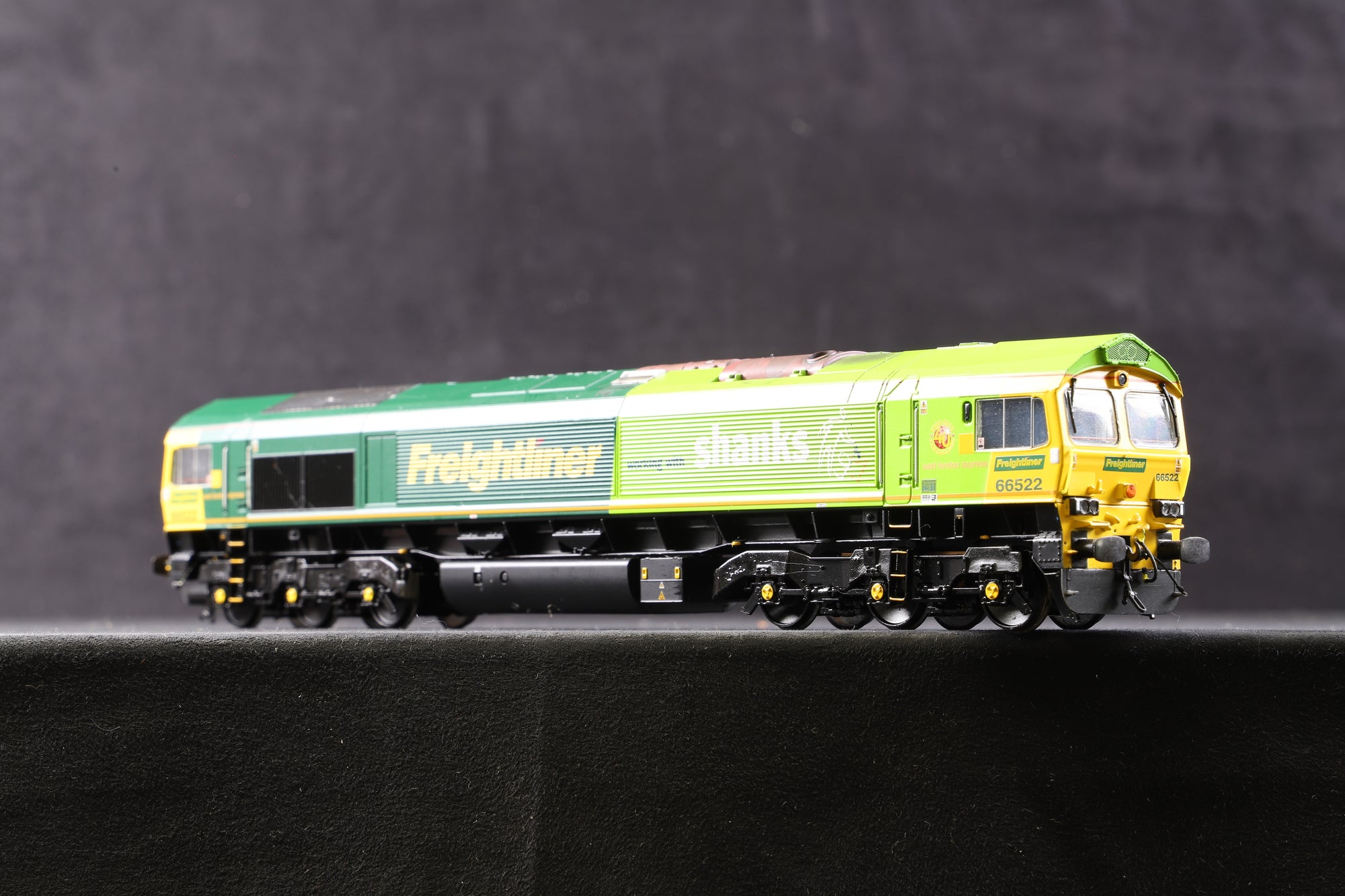 Bachmann OO 32-726DS Cl.66 Diesel '66522' Freightliner Shanks, Weathered & DCC Sound