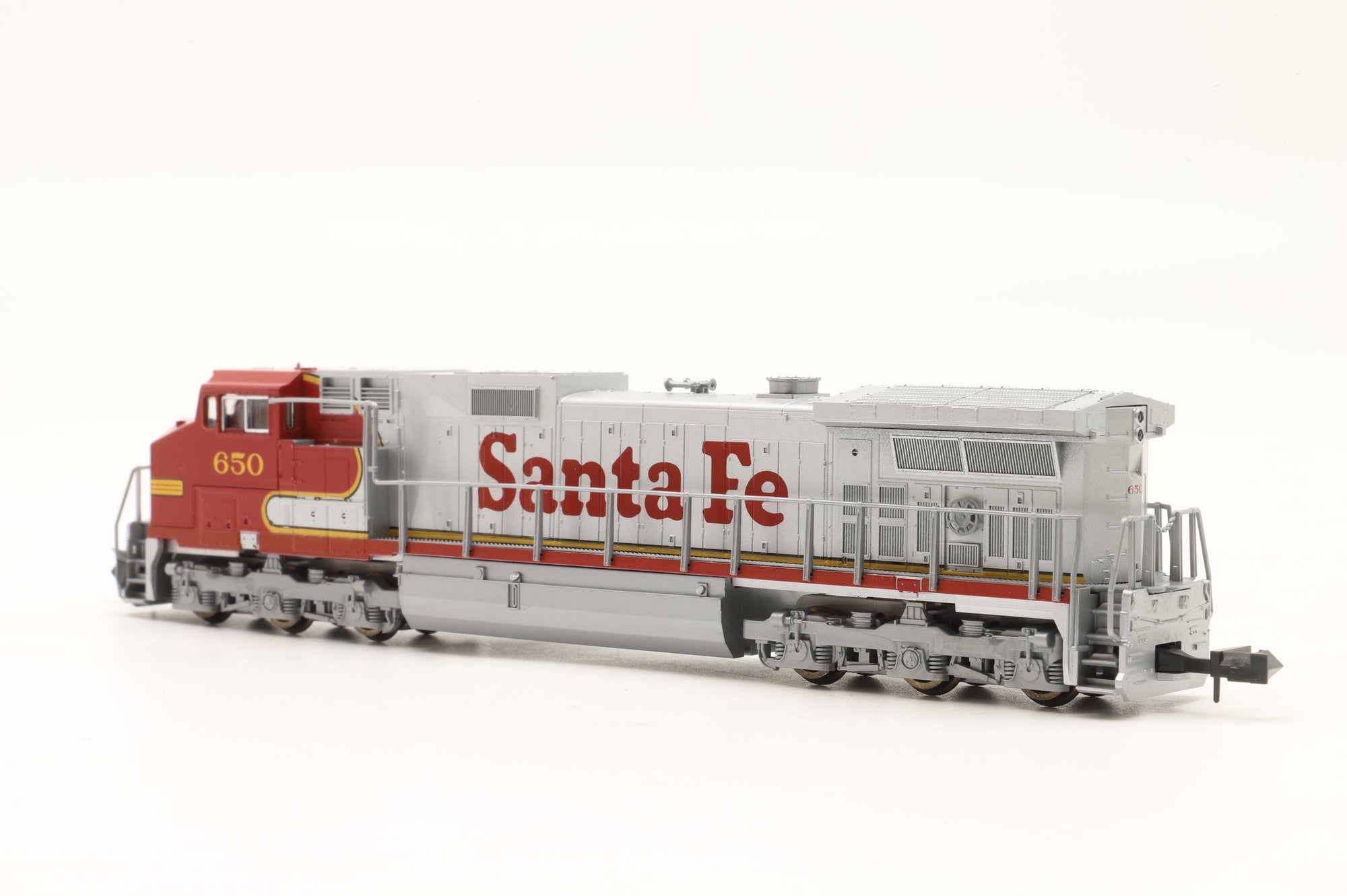 Kato N 176-3502 C44-9W 650 in SF Silver/Red