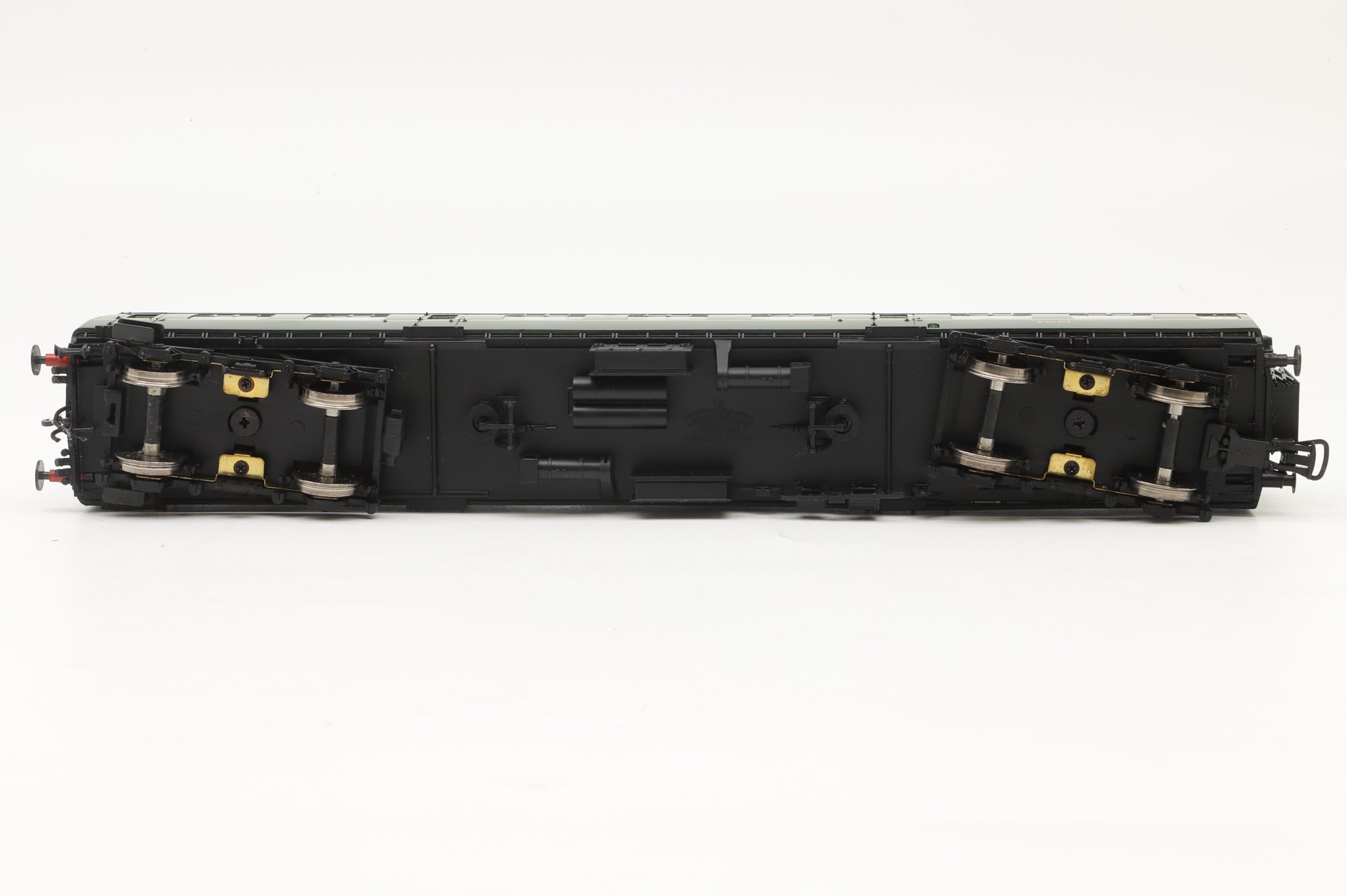 Bachmann OO 31-326 Class 105 2-Car DMU in BR Green w/ Whiskers