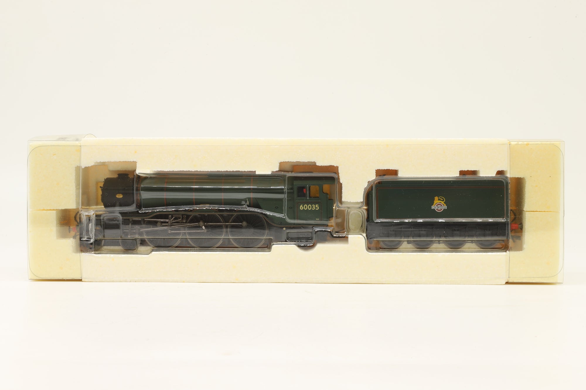 Hornby OO R2341 Class A3 '60035' 'Windsor Lad' BR Lined Green E/C