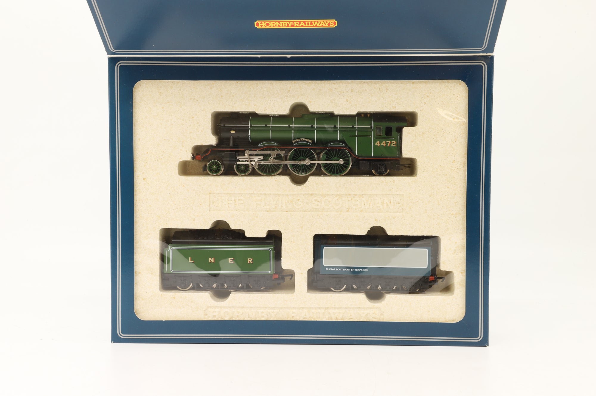 Hornby OO R089/098 Class A3 'Flying Scotsman' w/ Additional Tender & 2x Mk2As