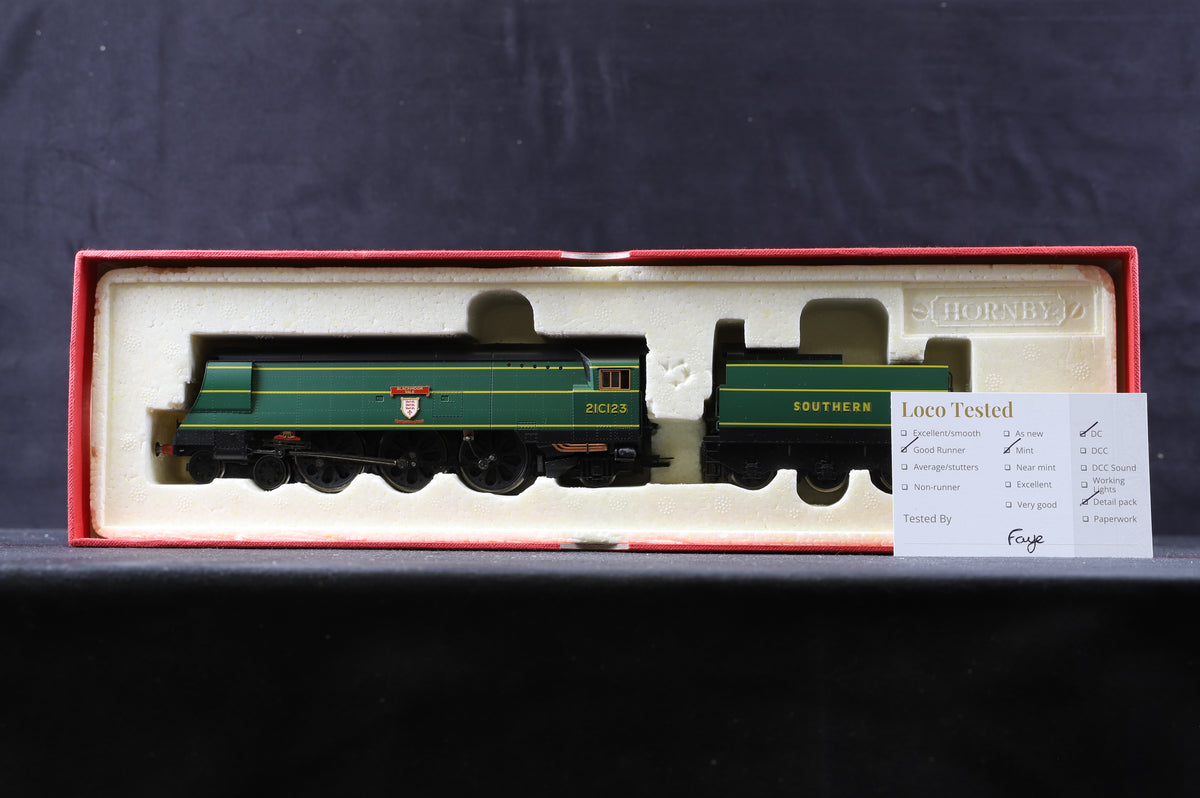 Hornby OO R1044 The Boxed Set Streamlined West Country Class 4-6-2 &#39;Blackmoor Vale&#39; SR Malachite Green &amp; 3 Pullman Cars