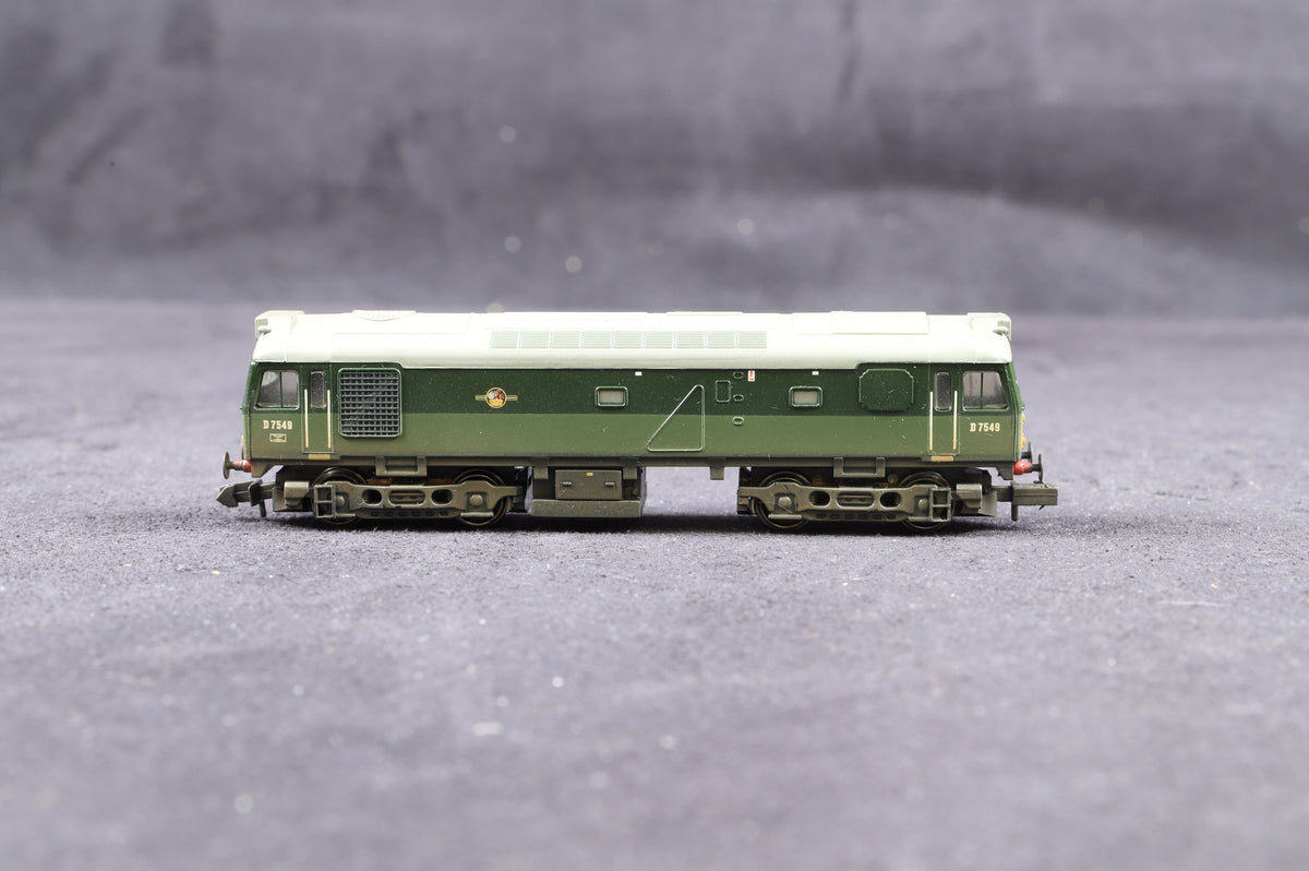 Graham Farish N 371-078 Class 25/2 Diesel &#39;D7549&#39; BR Two Tone Green Late Crest, Weathered