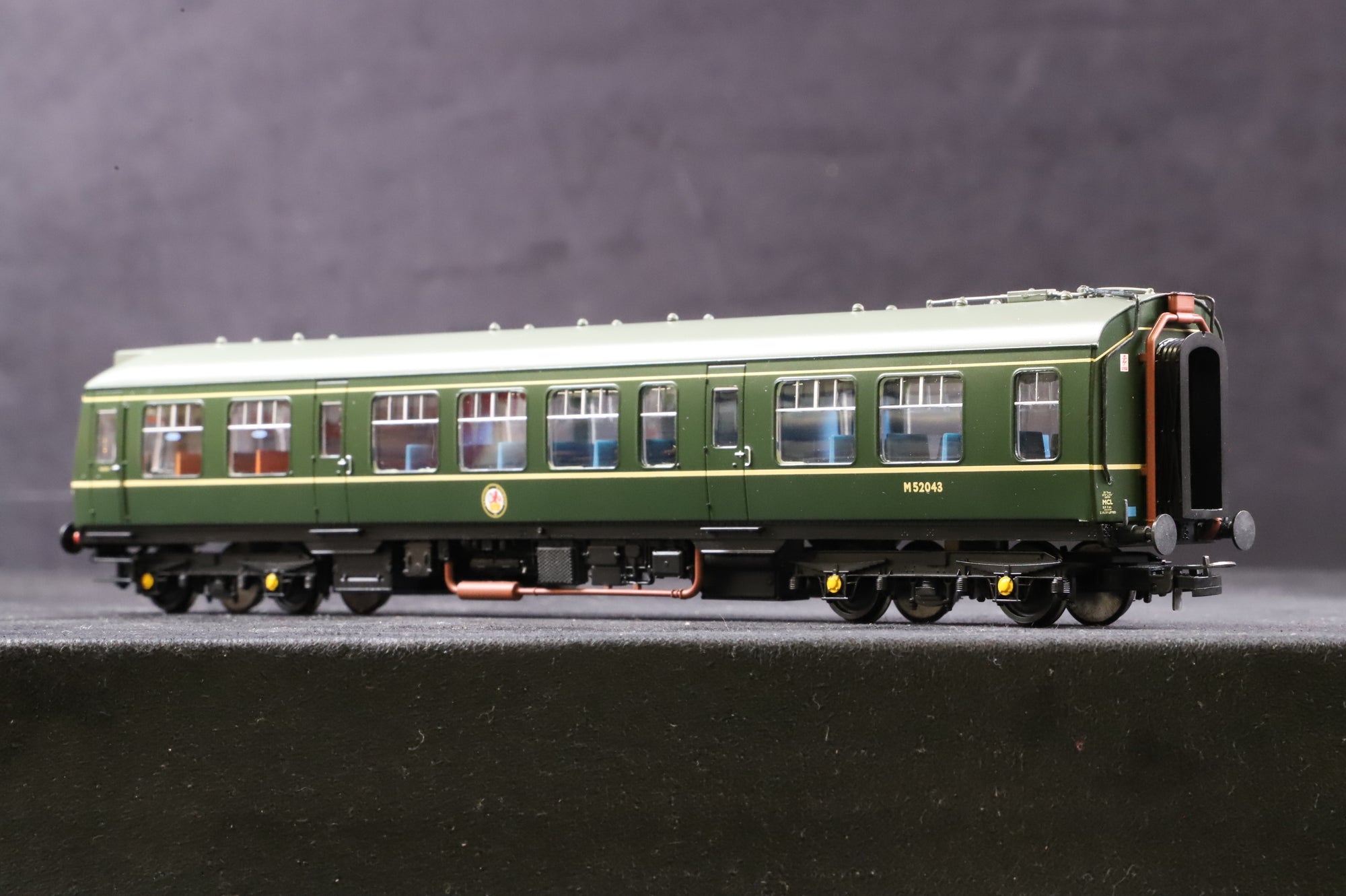 Bachmann OO 32-900A Class 108 2-Car DMU BR Green w/Speed Whiskers