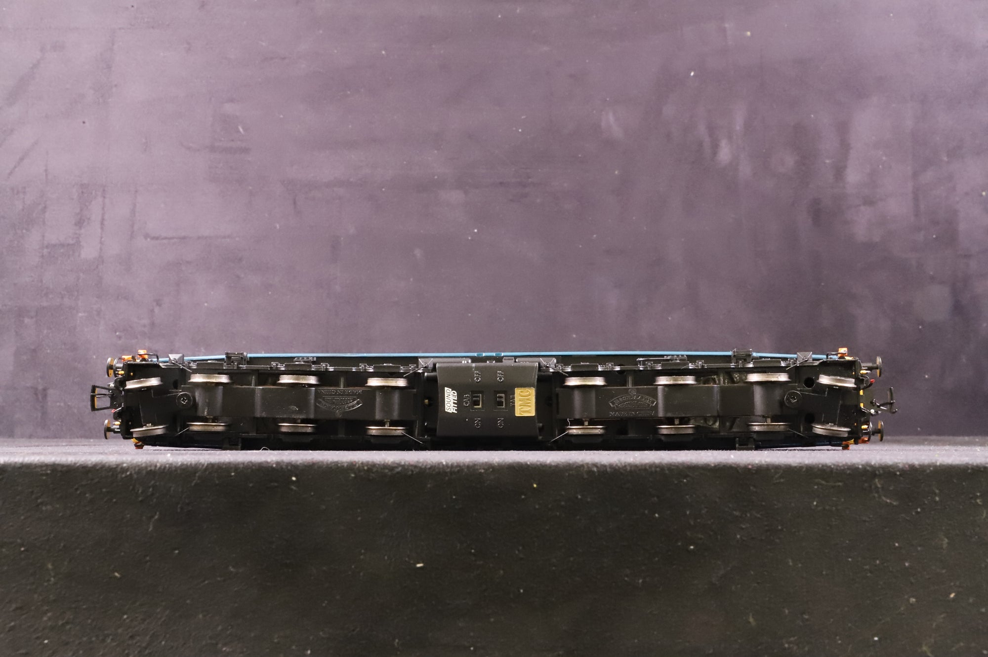 Bachmann OO 32-482ZSF Class 40033 'Empress of England' in BR Blue - DCC Sound