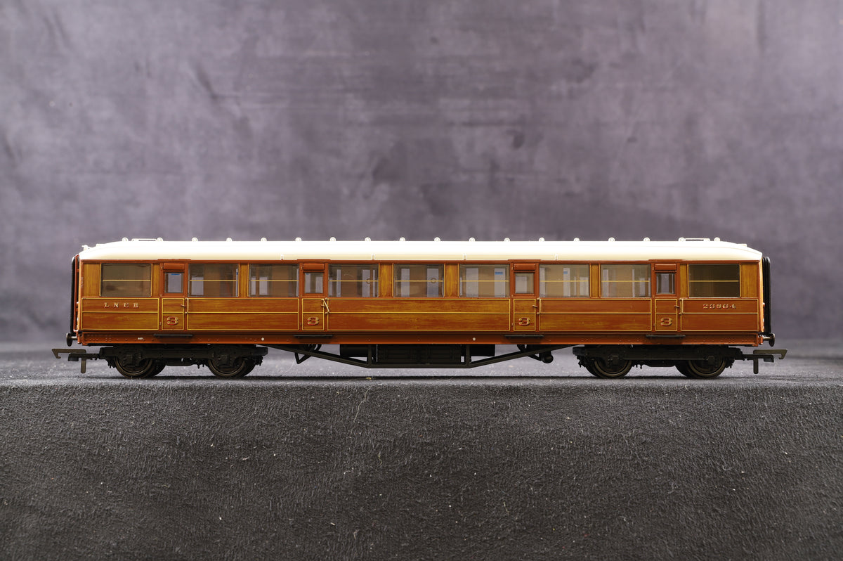 Hornby OO Rake Of 4 Gresley Teak Coaches