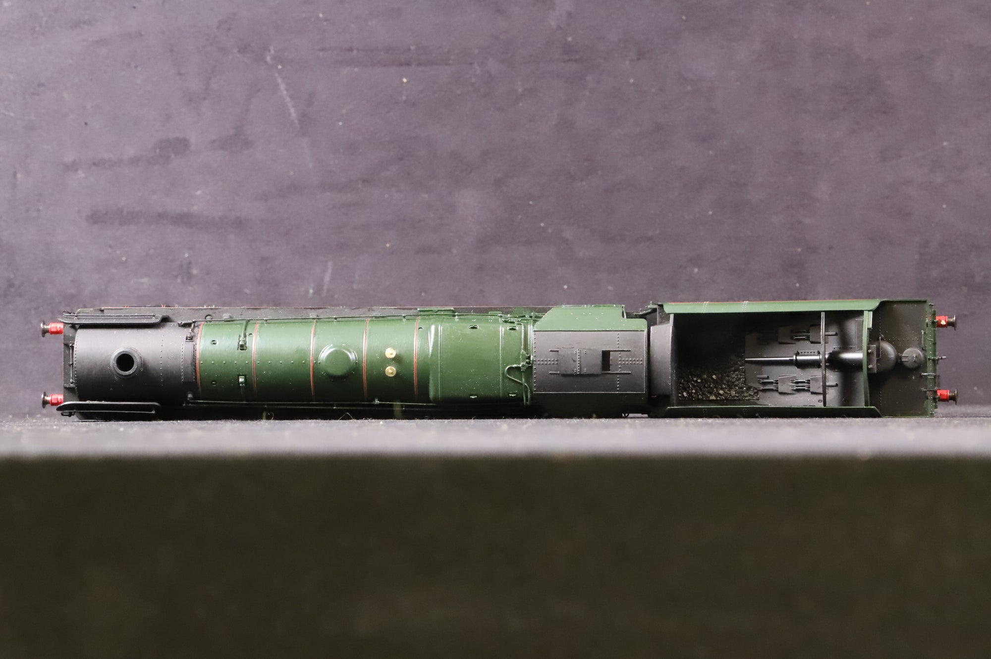 WORKSHOP Hornby R2564 Class 7MT Britannia 70052 'Firth of Tay' in BR Green - Denamed & Denumbered