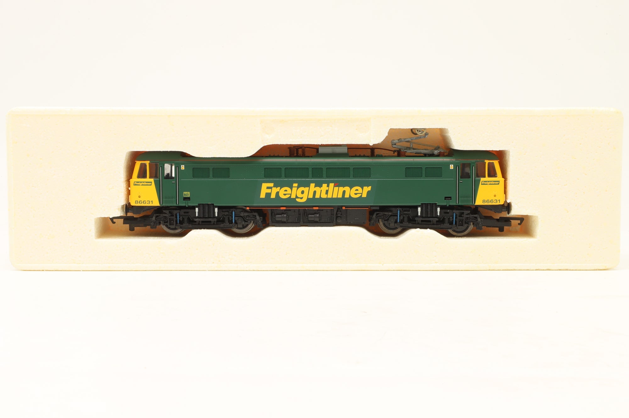 Hornby OO R2241A Class 86 '86631' Railfreight