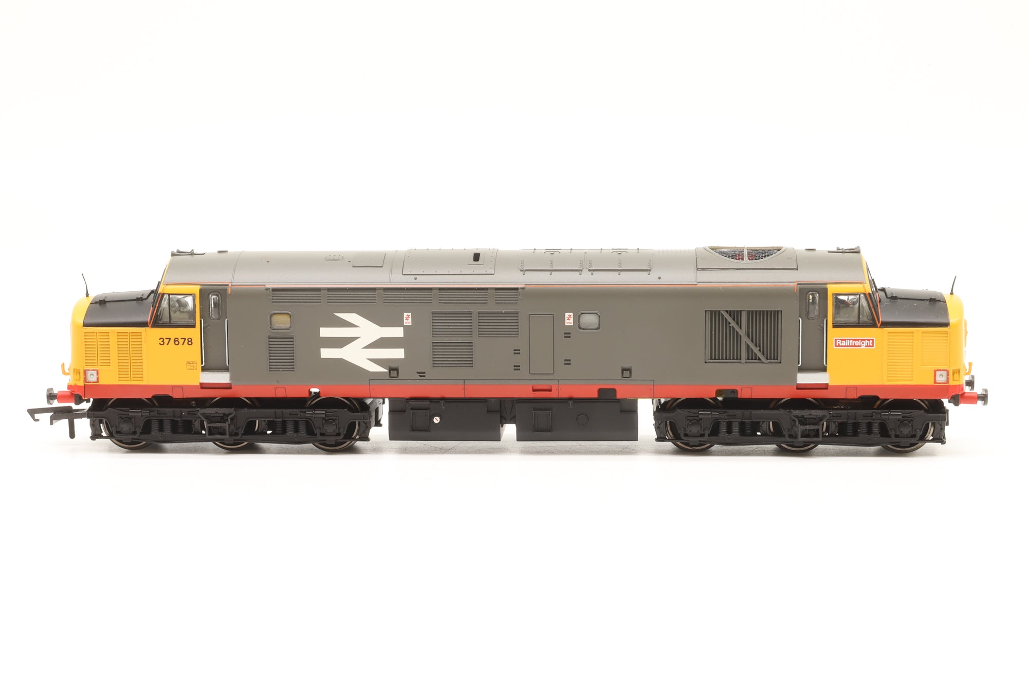 Bachmann OO 32-379 Class 37/5 Diesel '37678' Red Stripe DCC Sound