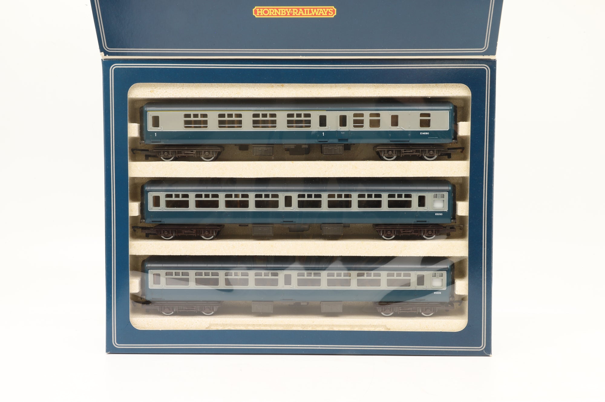 Hornby OO R089/098 Class A3 'Flying Scotsman' w/ Additional Tender & 2x Mk2As