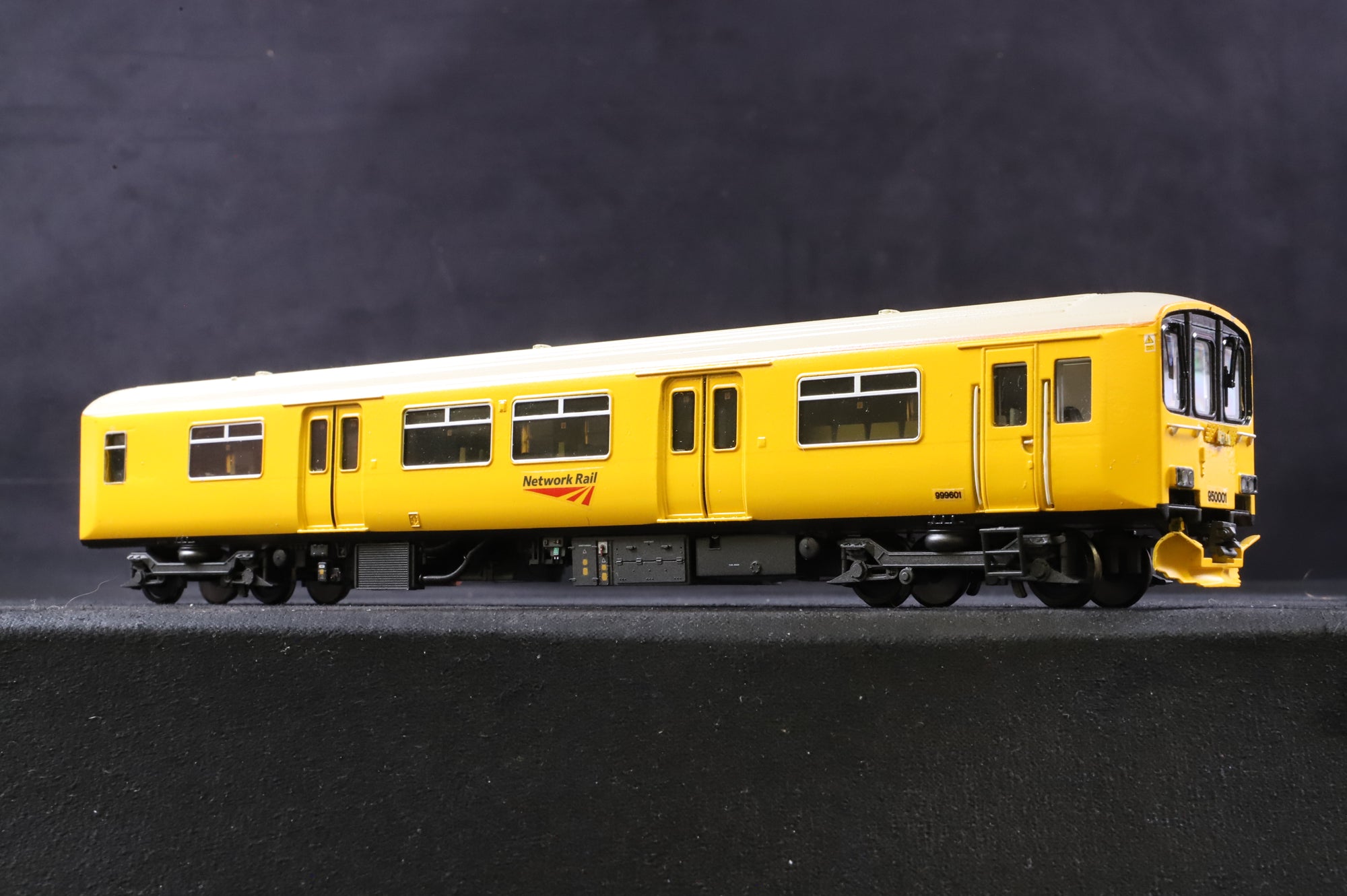 WORKSHOP Bachmann OO Class 950 2-Car DMU 950001 in Network Rail Yellow