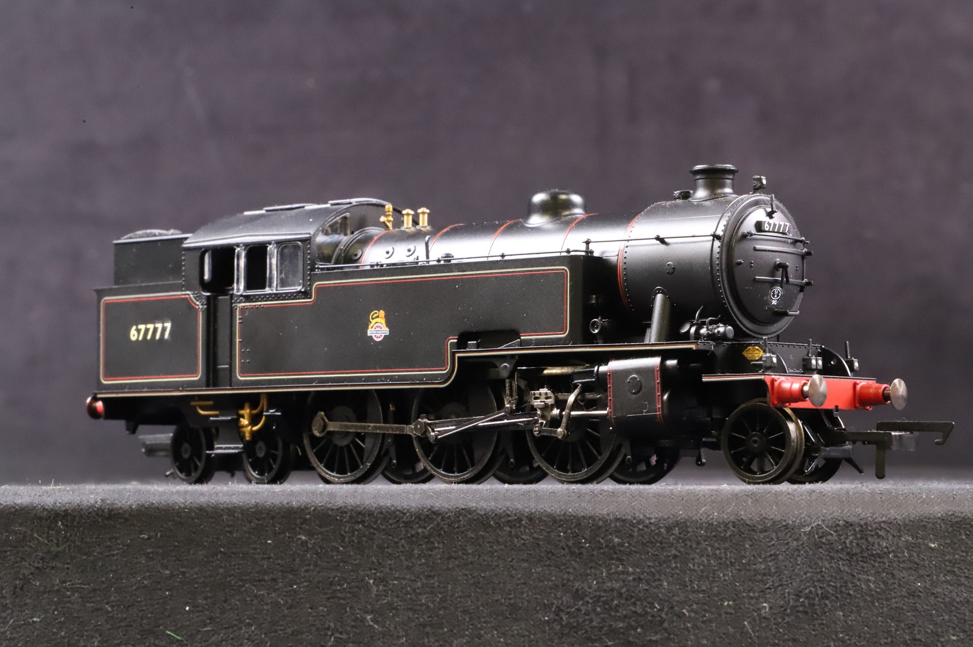WORKSHOP Hornby OO Thompson L1 No.67777 in Lined BR Black w/ Early Crests