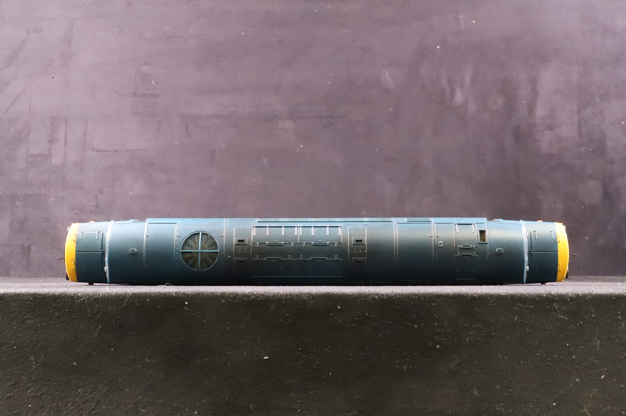 Bachmann OO 32-482ZSF Class 40033 'Empress of England' in BR Blue - DCC Sound