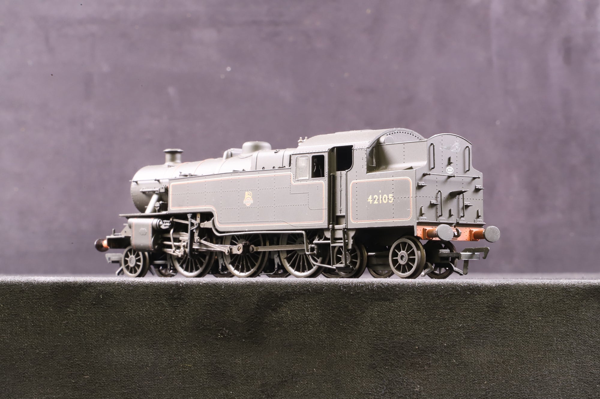 Bachmann OO 32-881 Fairburn Tank '42105' BR Lined Black E/C Weathered