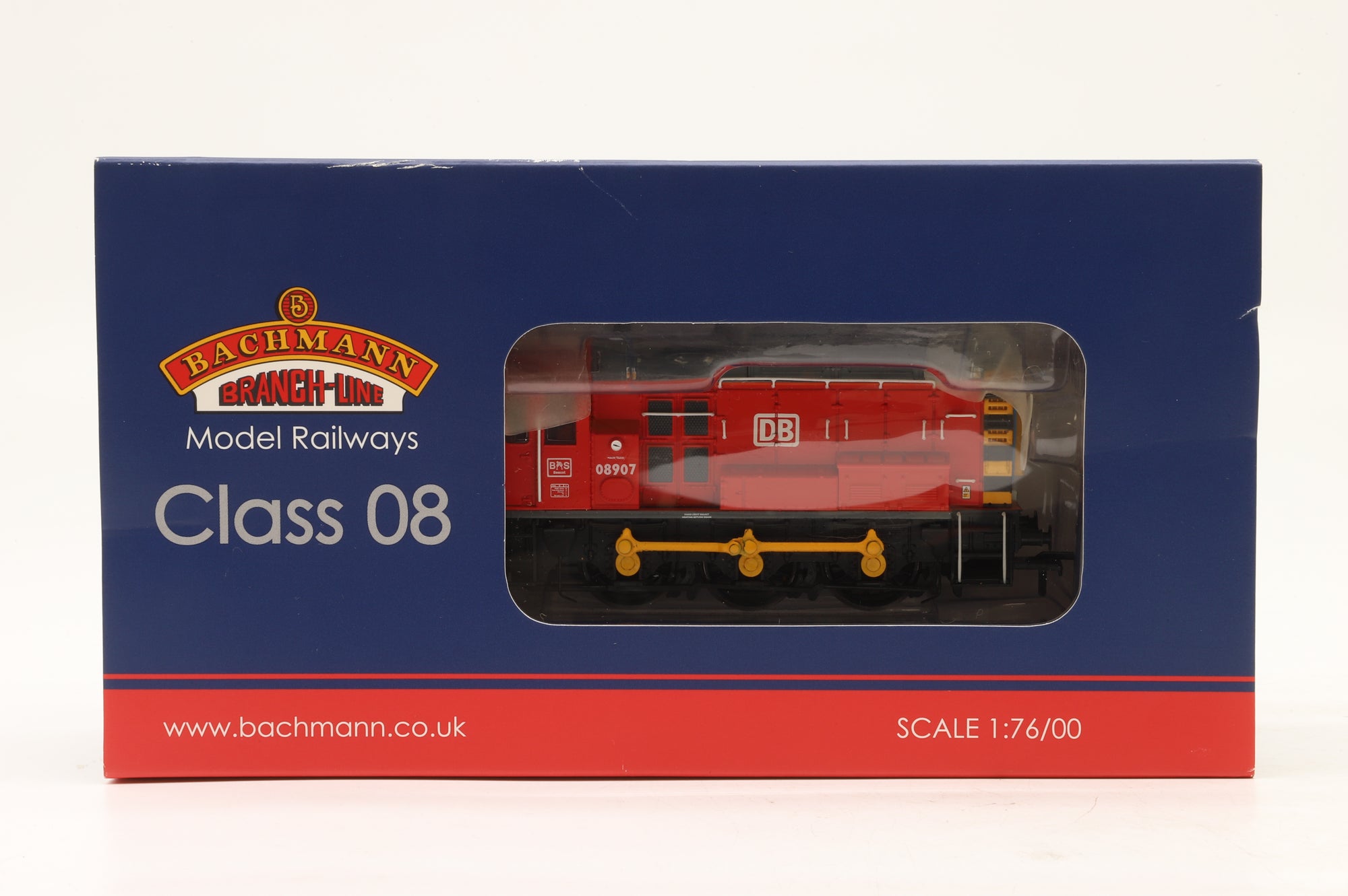 Bachmann OO 32-119 Class 08 08907 in DB Schenker Red