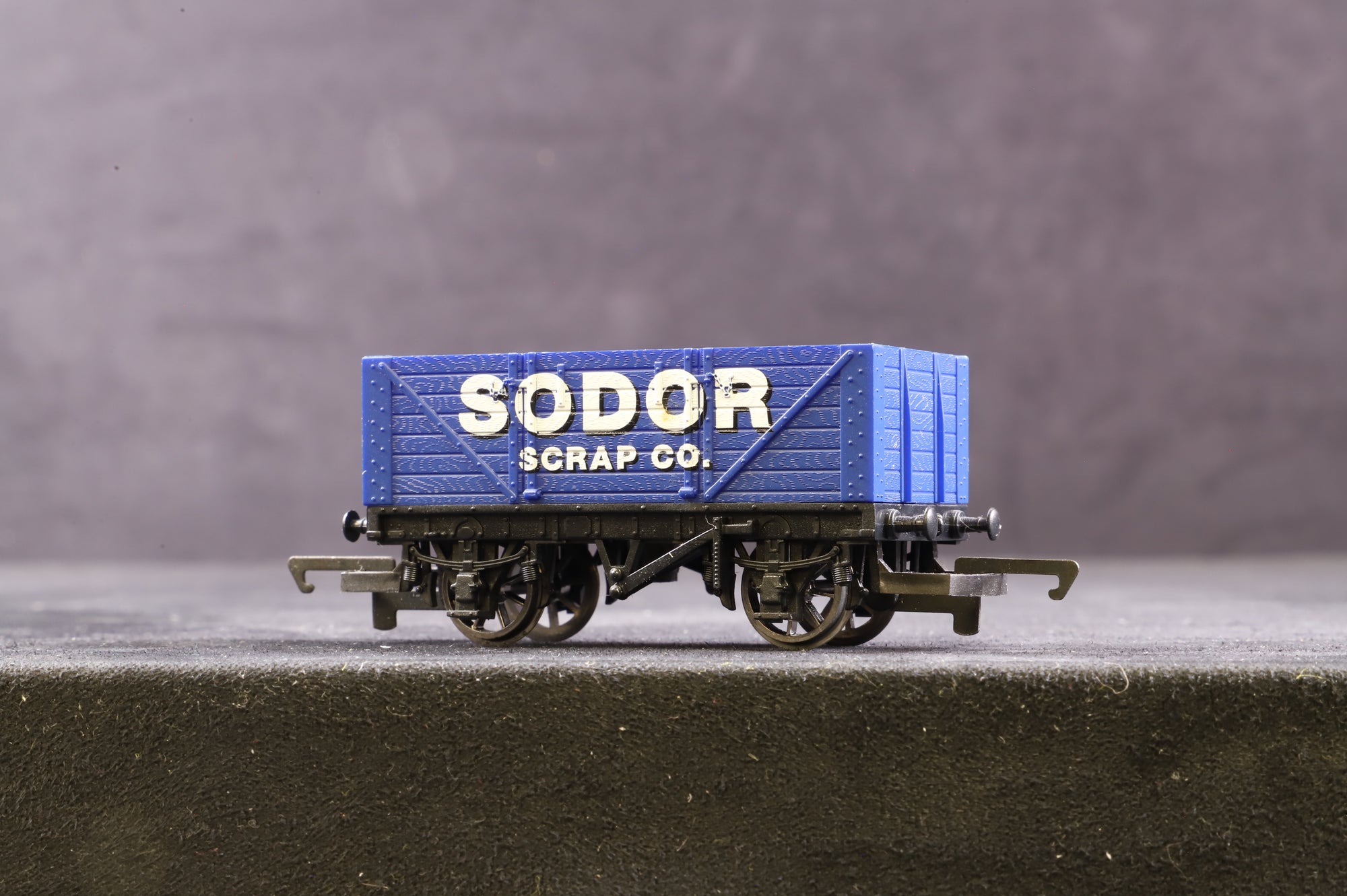 Hornby OO R9056 Thomas & Friends Rake Of 4 Sodor Scrap Co. Wagons