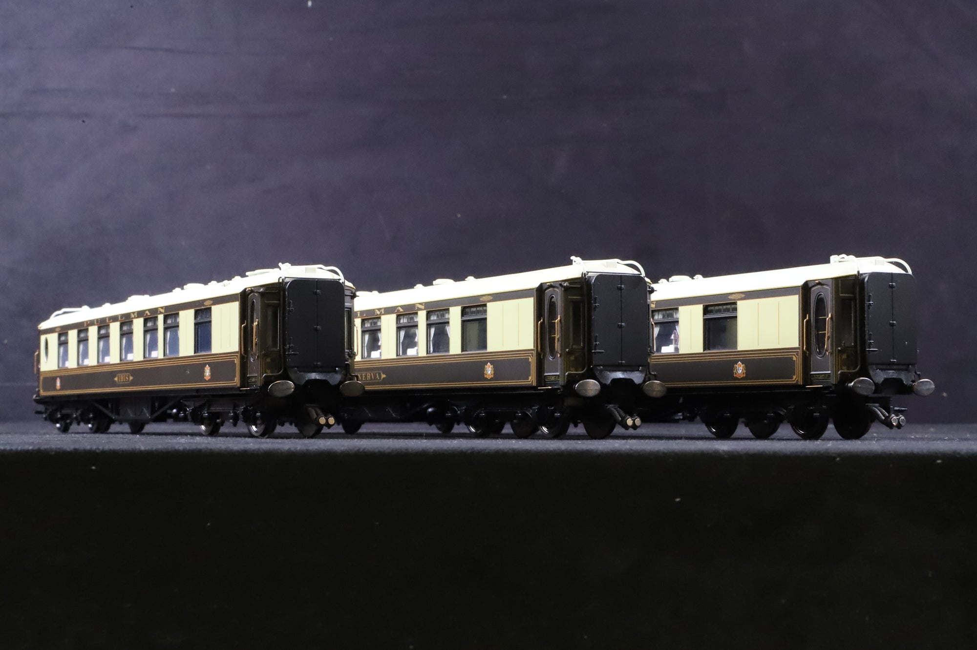 Hornby OO Pack of 3 K-Type Pullman Coaches Split From R1038 'Orient Express' Set