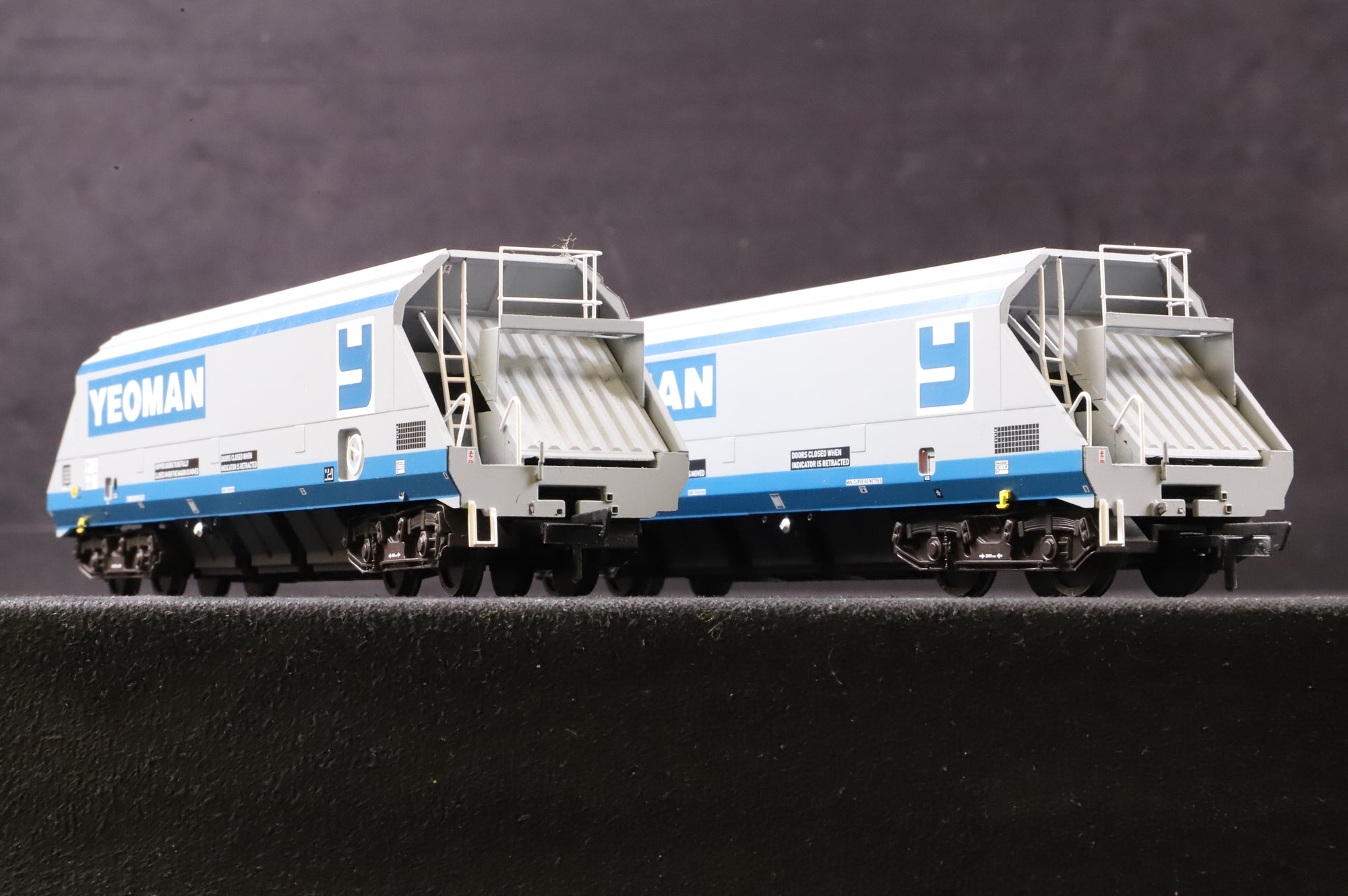 Dapol OO 4F-050-102/3 Rake of 2 JHA (Middle) Hoppers No.19337/49 in Foster Yeoman Livery