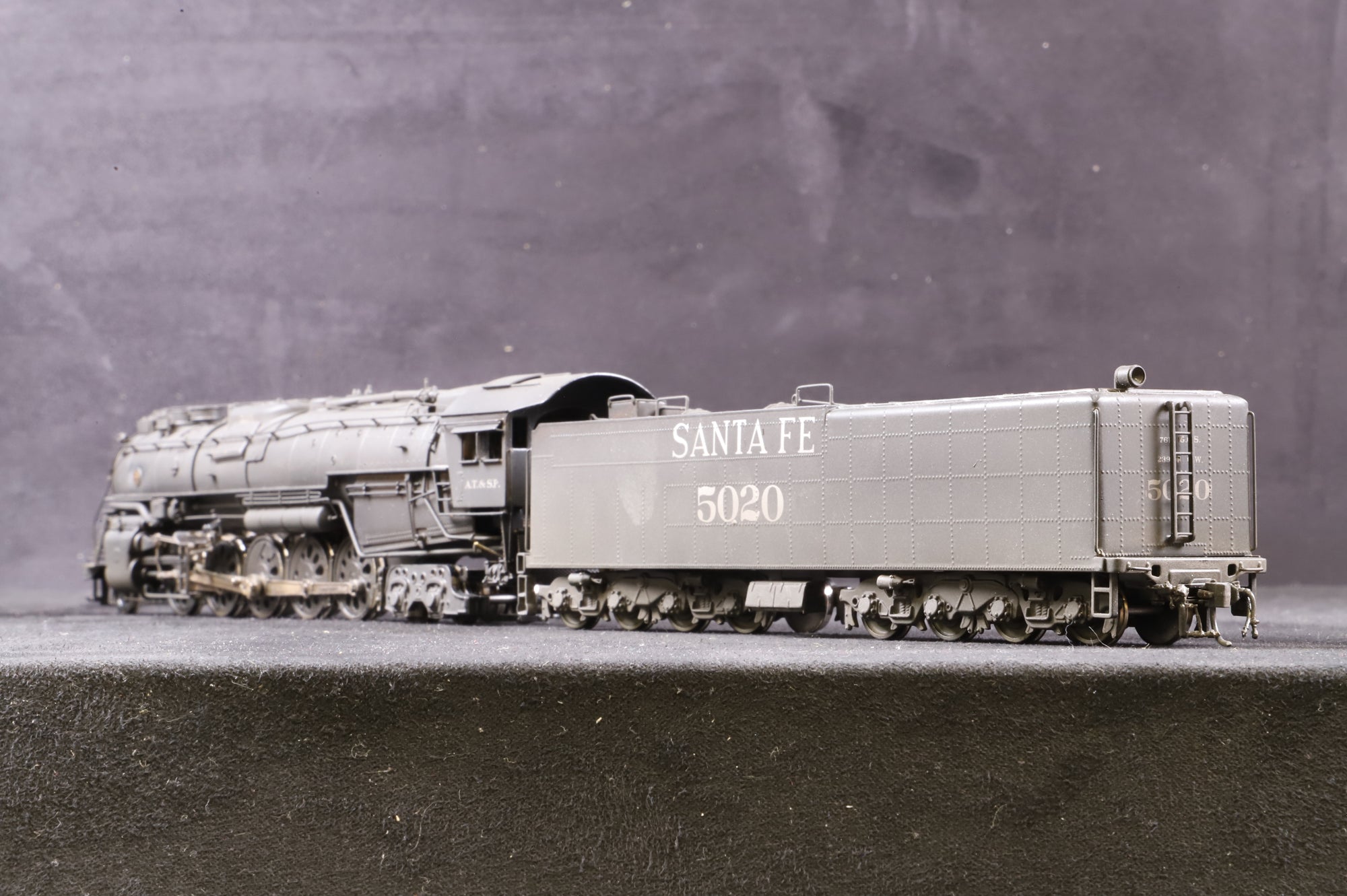 Atlas Ind./United Scale Models HO Brass Santa Fe 2-10-4 L/Version, Pacific Fast Mail Excl.