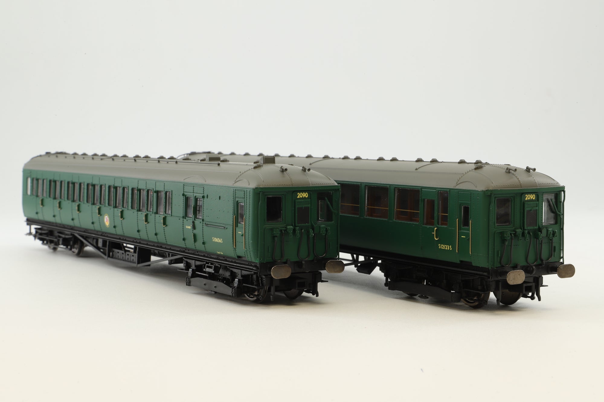 Hornby OO R3177 2-BIL 2090 2-Car EMU in BR(S) Green