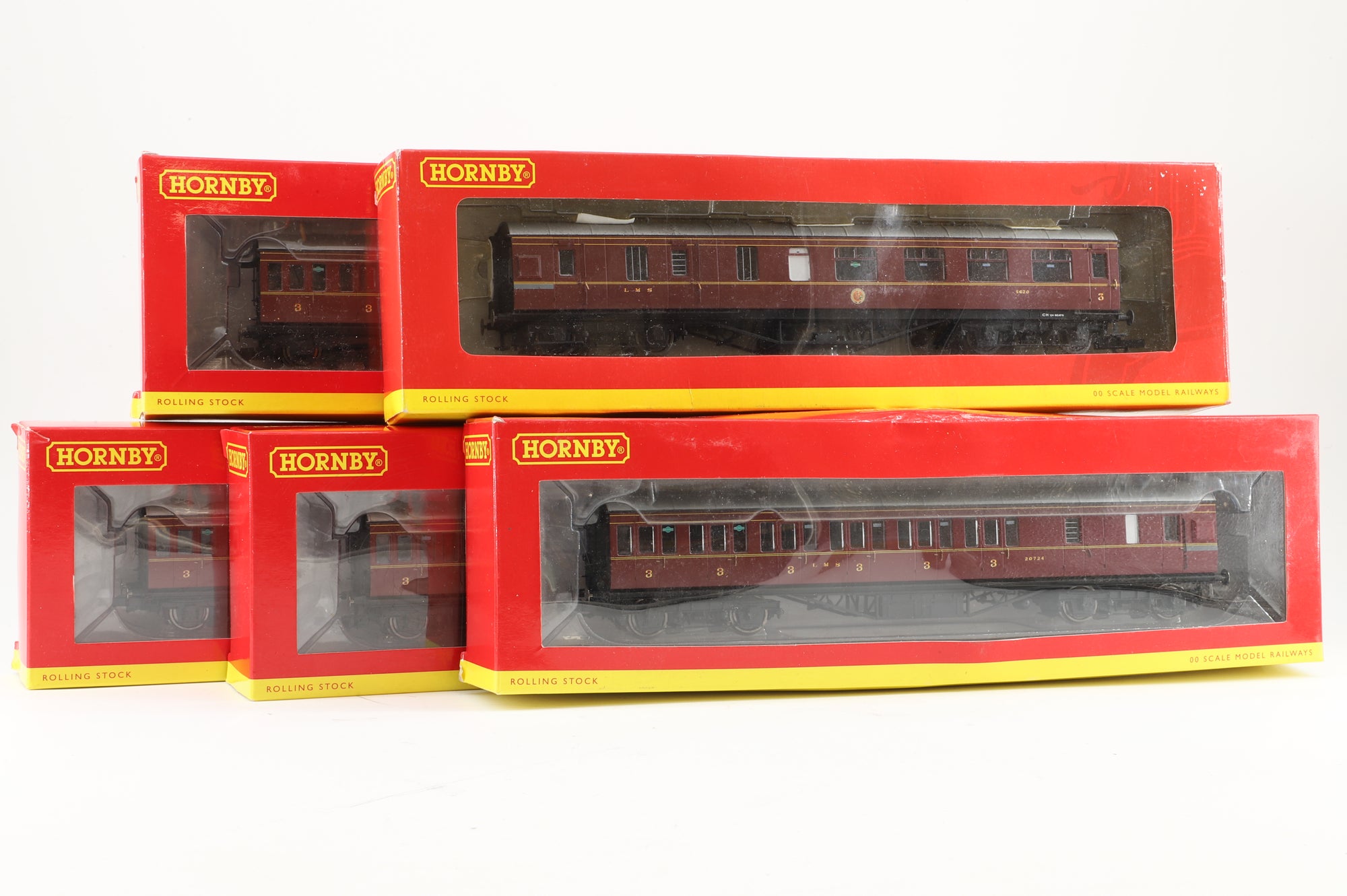 Hornby OO Rake of 5 Stanier Coachers in LMS Maroon