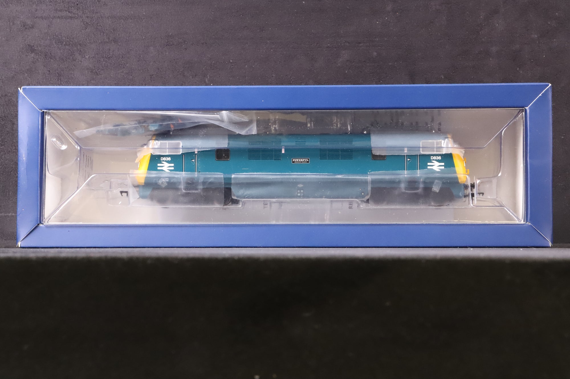 Bachmann OO 32-067A Class 43 Warship 'D836 'Powerful' BR Blue