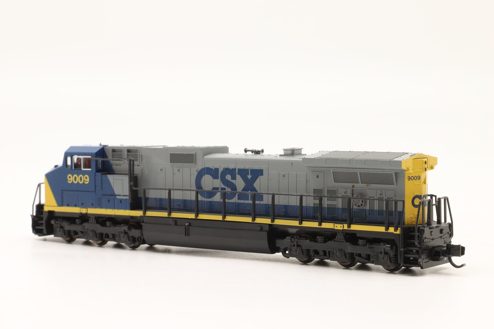 Kato N 176-3401 C44-9W 9009 in CSX Blue/Yellow